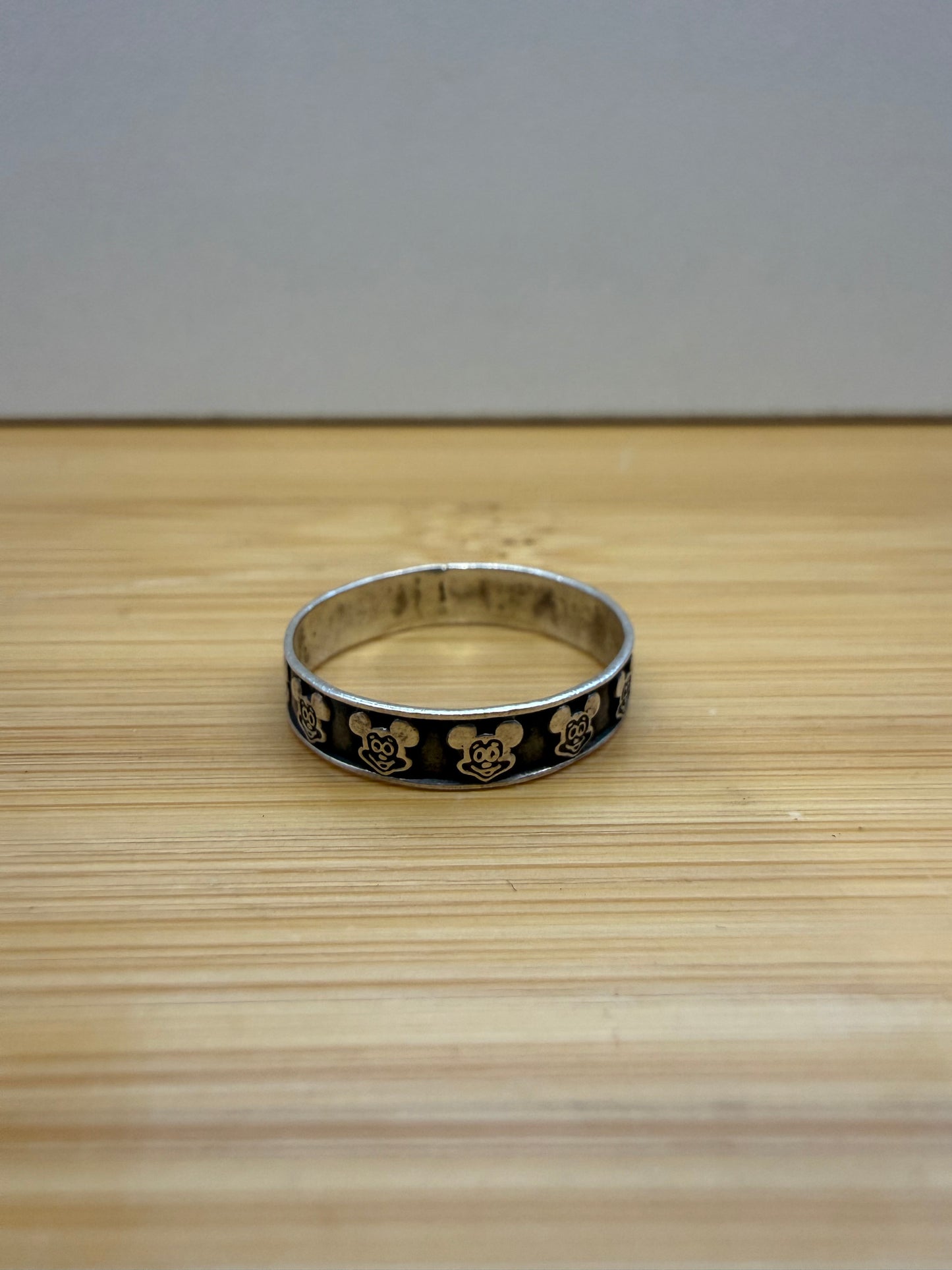 VINTAGE DISNEY MICKEY MOUSE SILVER BAND RING