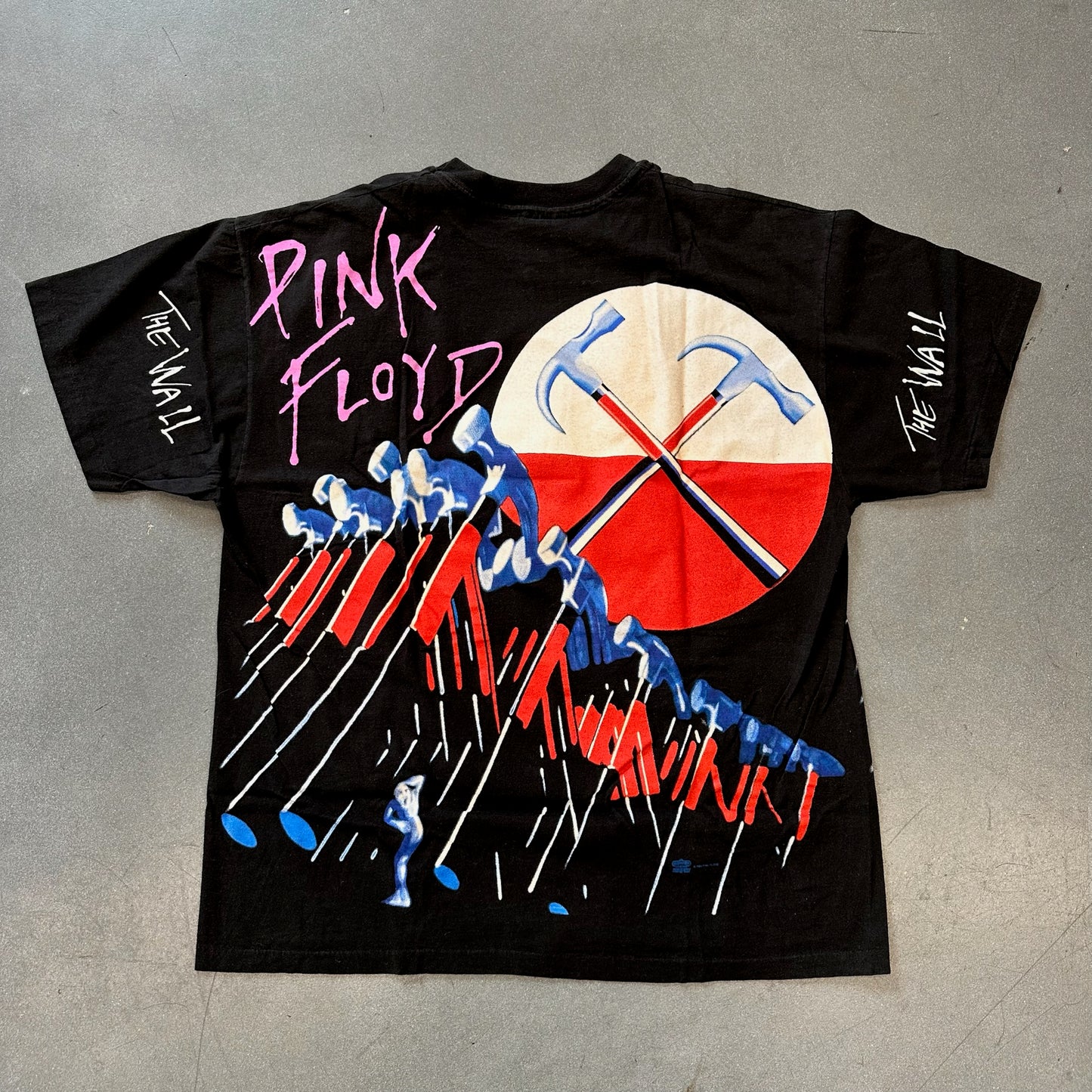 1994 PINK FLOYD THE WALL HAMMERS ALL OVER PRINT TEE (HANES TAG)