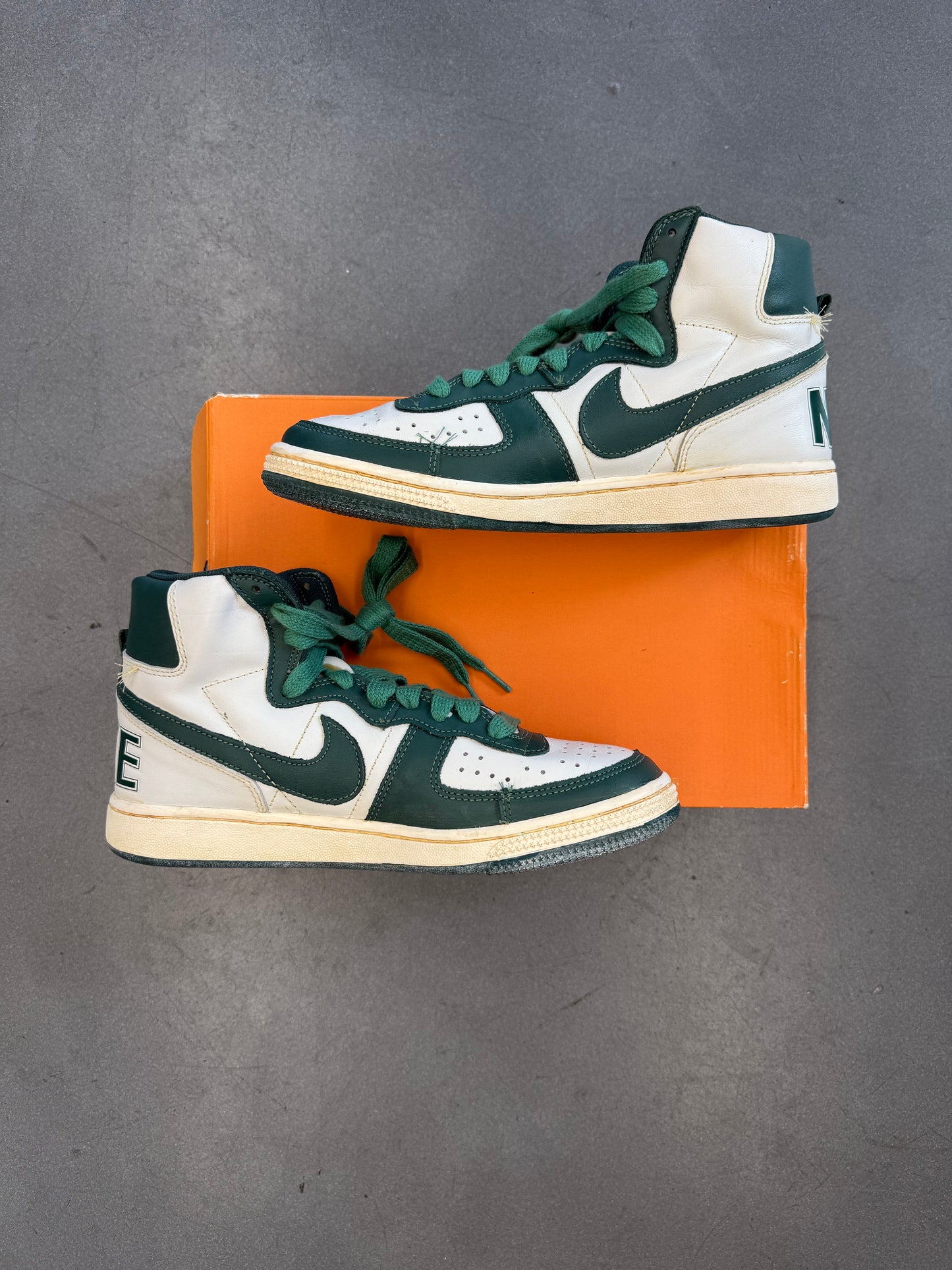 2008 SIZE 9 NIKE TERMINATOR HIGH VNTG - SWAN/NOBLE GREEN (NEW WITH BOX AND LACES)