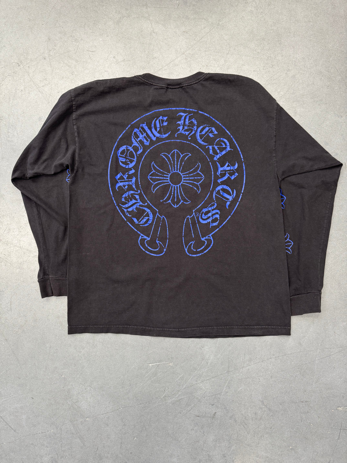 2010-12 CHROME HEARTS BLUE CROSS HORSESHOE LONG SLEEVE POCKET TEE - BLACK/BLUE
