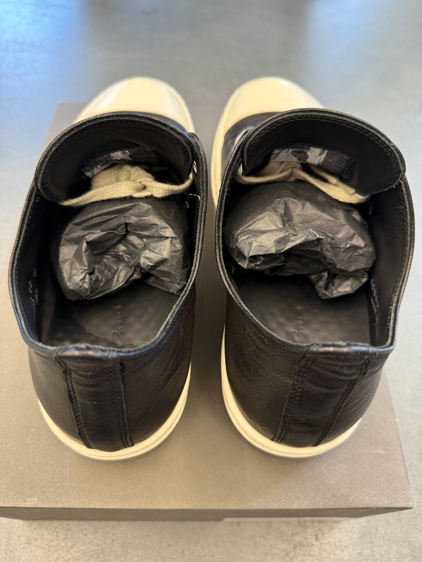 SIZE 42 RICK OWENS HOLLYWOOD LOW BLACK MILK (PRE-OWNED WITH BOX)