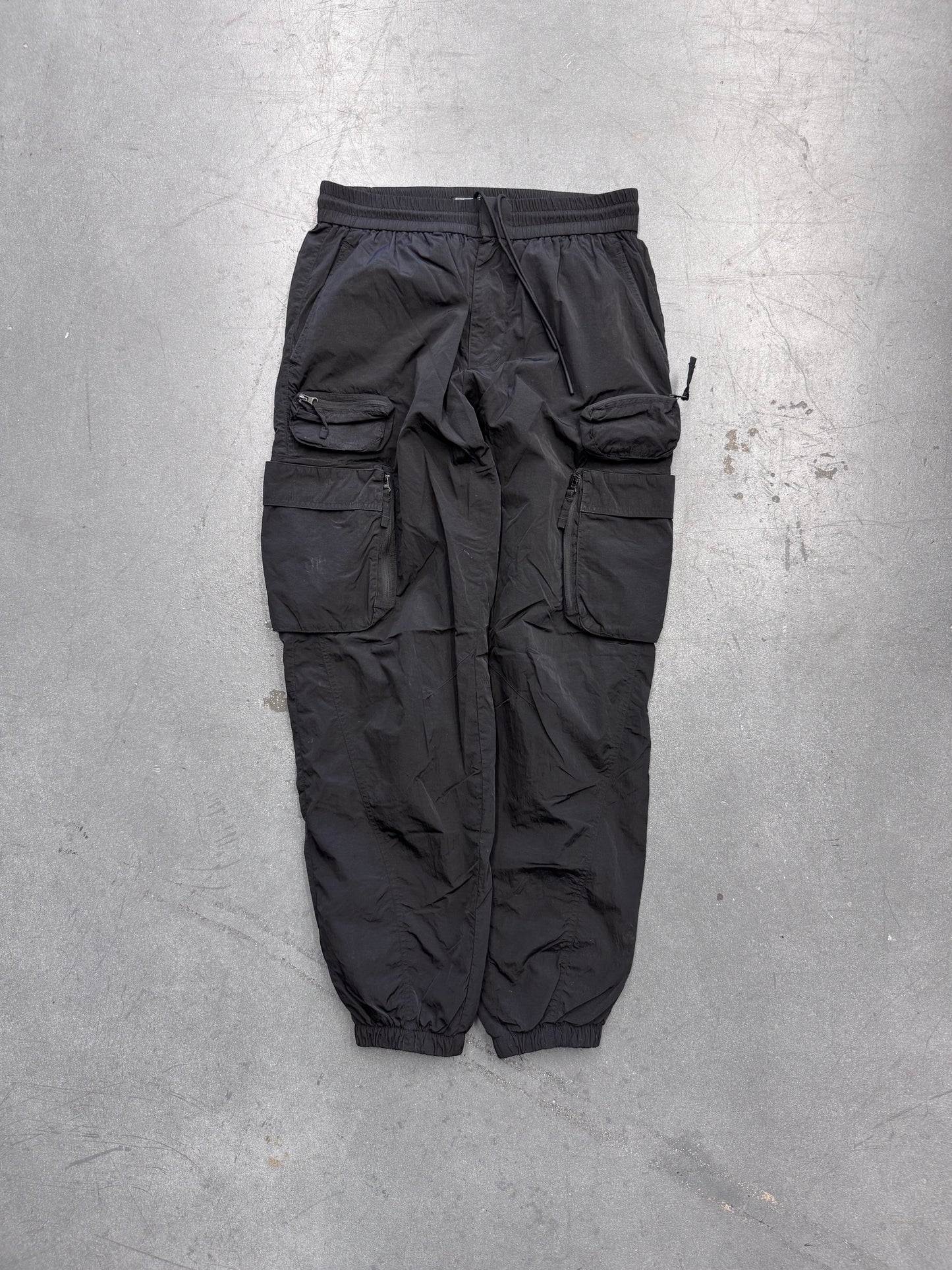 KITH WRINKLE NYLON CHAUNCEY CARGO PANTS - BLACK (S)