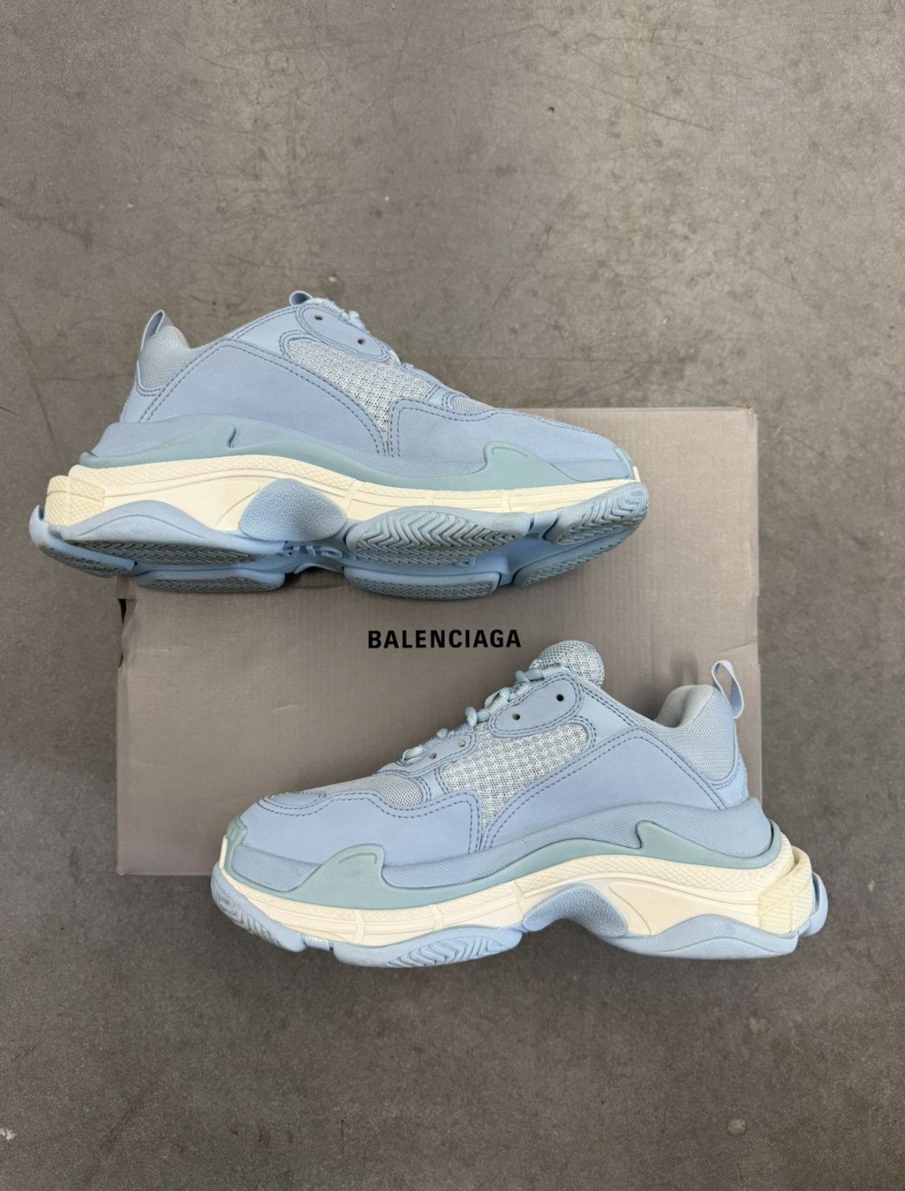 SIZE 39 BALENCIAGA TRIPLE S LIGHT BLUE (PRE-OWNED WITH BOX)