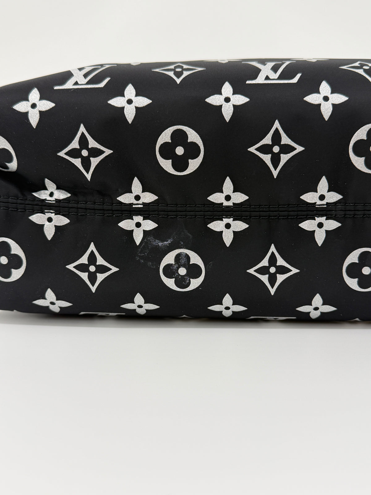 2024 LOUIS VUITTON COSMETIC POUCH - FROST GRADIANT SILVER