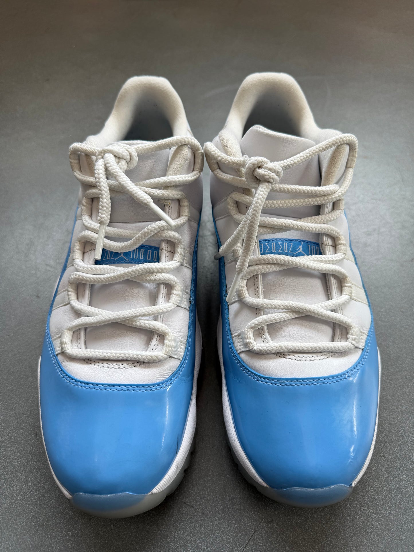 2017 SIZE 10.5 JORDAN 11 RETRO LOW UNIVERSITY BLUE (PRE-OWNED NO BOX)