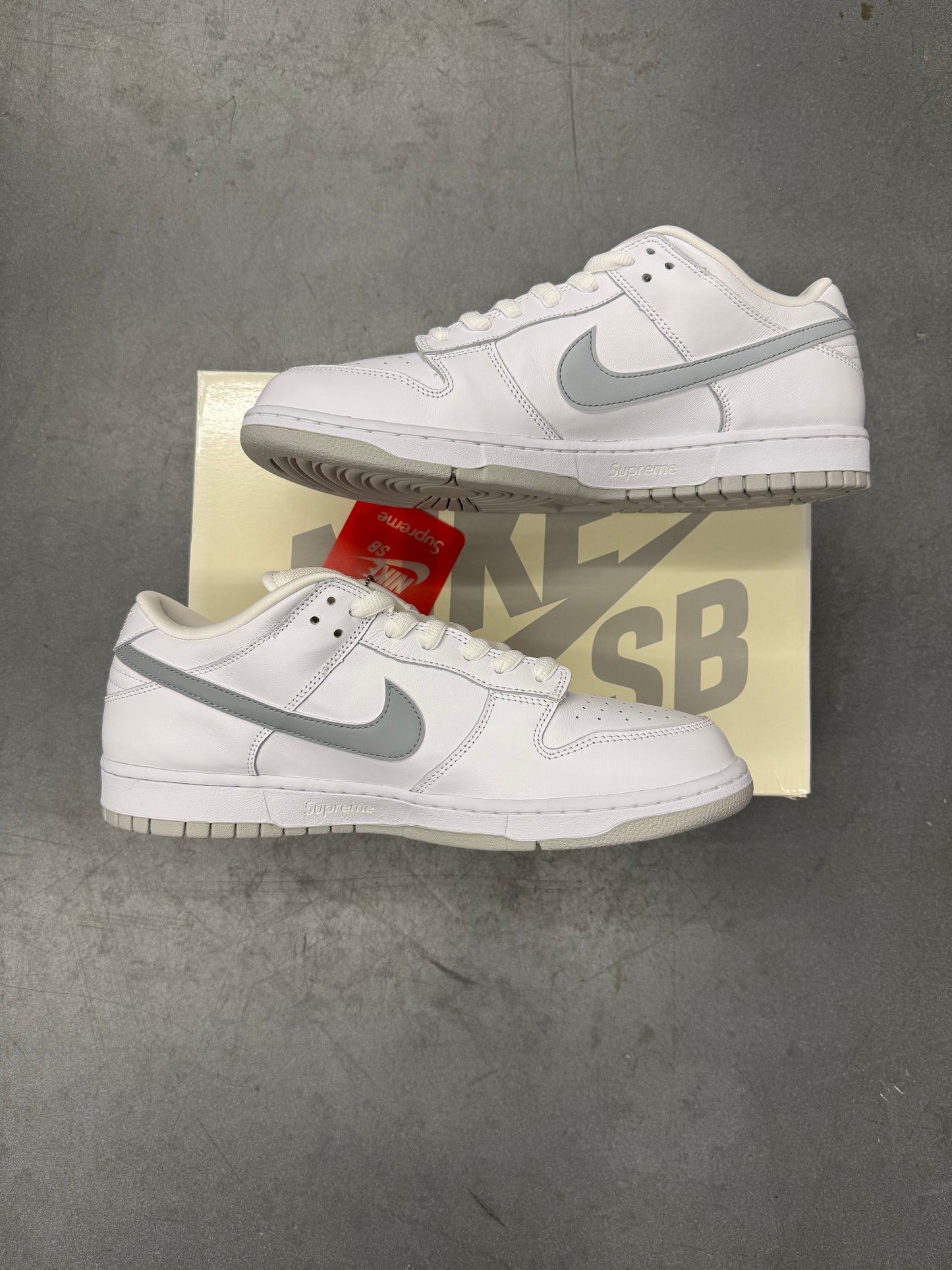 NIKE SB DUNK LOW SUPREME 94 WHITE METALLIC SILVER