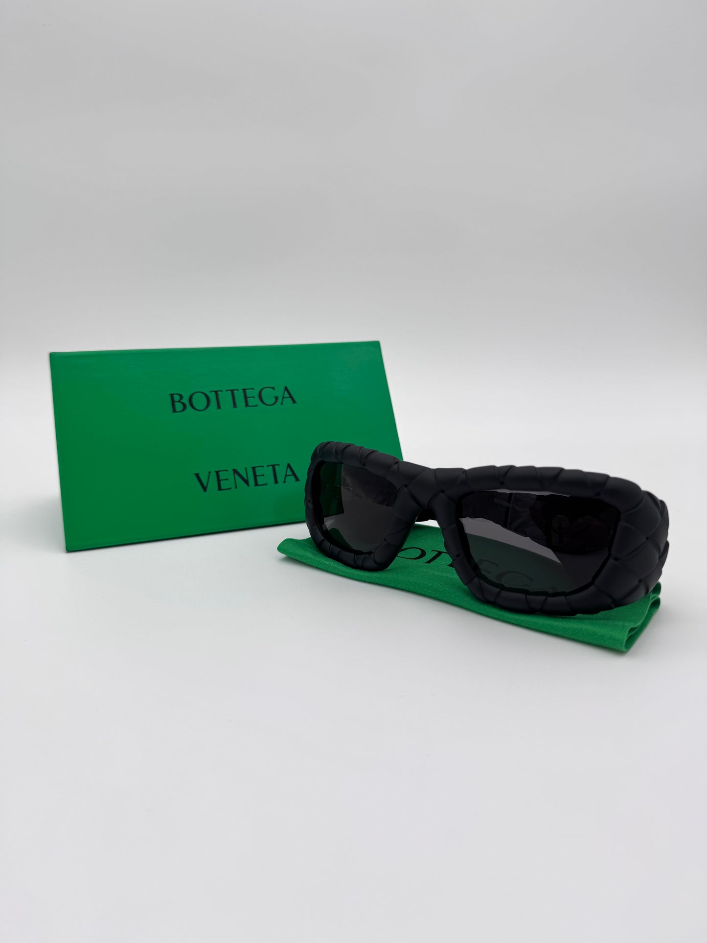 BOTTEGA VENETA INTRECCIATO RECTANGULAR SUNGLASSES - BLACK (NEW WITH CASE)