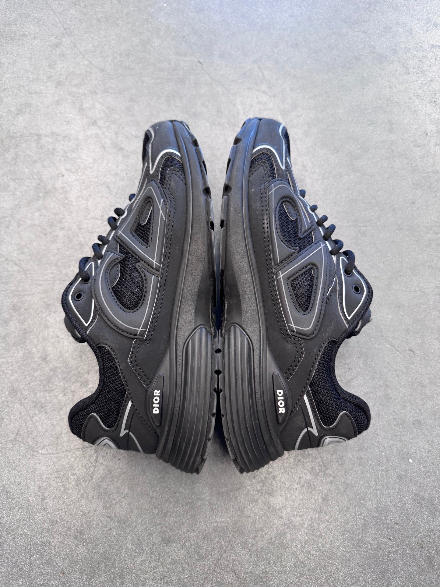 SIZE 41 DIOR B30 TRIPLE BLACK REFLECTIVE SNEAKERS (FITS US 9)