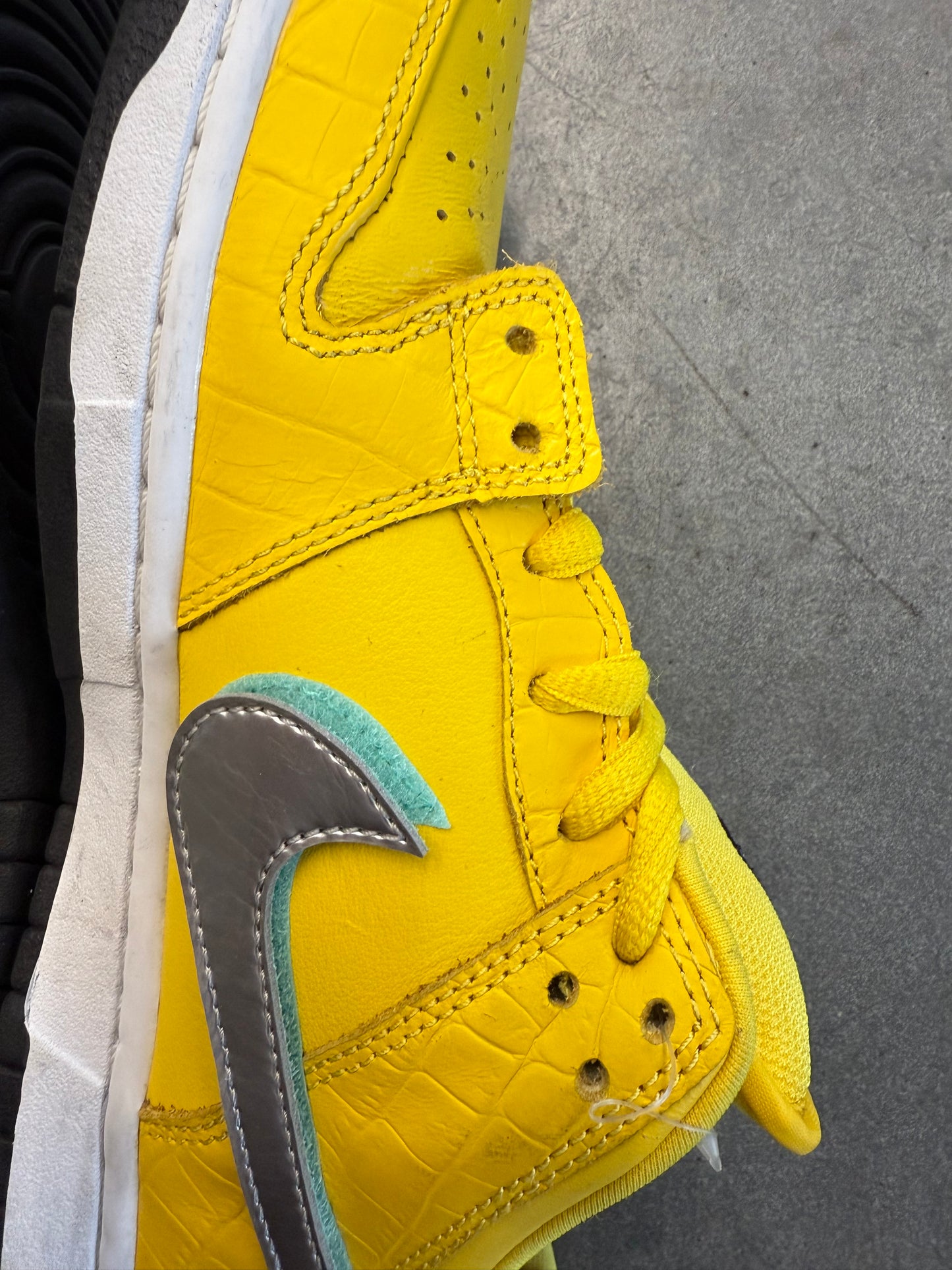 2018 SIZE 8 NIKE SB DUNK LOW DIAMOND SUPPLY CO. CANARY YELLOW [LIL WAYNE'S PERSONAL PAIR] (PRE-OWNED NO BOX)