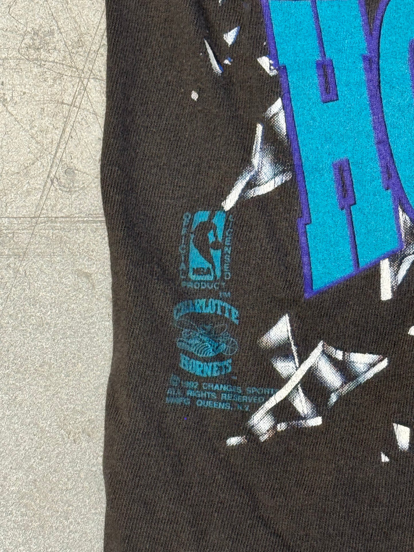 1992 NBA CHARLOTTE HORNETS SHATTERED BACKBOARD BASKETBALL TEE (CHANGES TAG)