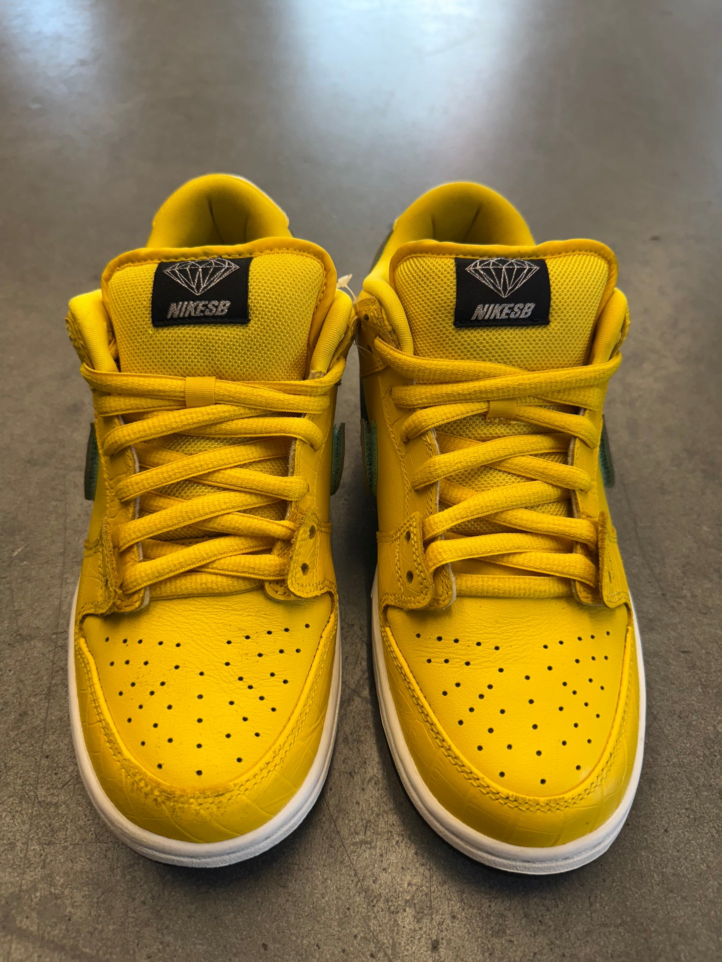 2018 SIZE 8 NIKE SB DUNK LOW DIAMOND SUPPLY CO. CANARY YELLOW [LIL WAYNE'S PERSONAL PAIR] (PRE-OWNED NO BOX)