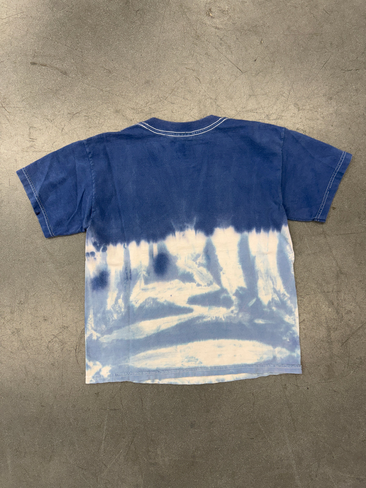 2002 SPONGEBOB SQUAREPANTS SURFING TIE-DYE YOUTH TEE (NICKELODEON TAG)