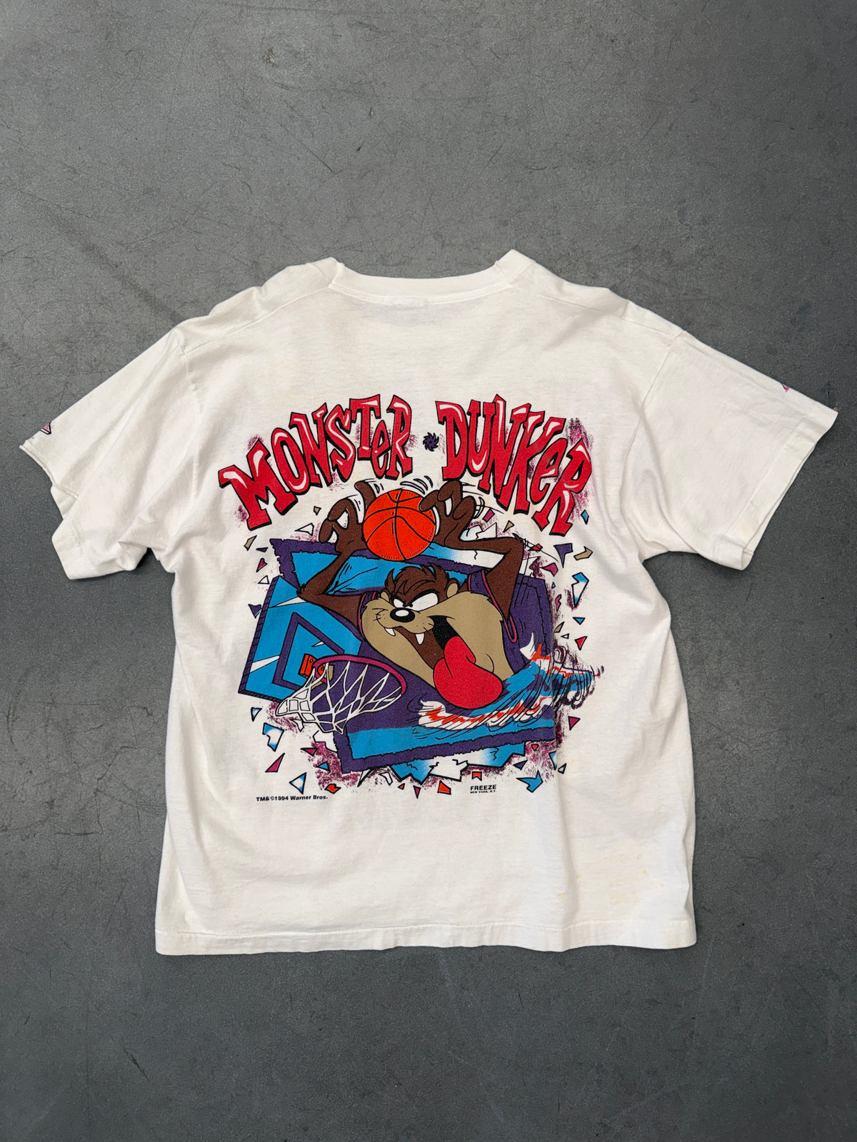 1994 ANIMAL ON THE COURT MONSTER DUNKER TAZ TEE (PULLED TAG)