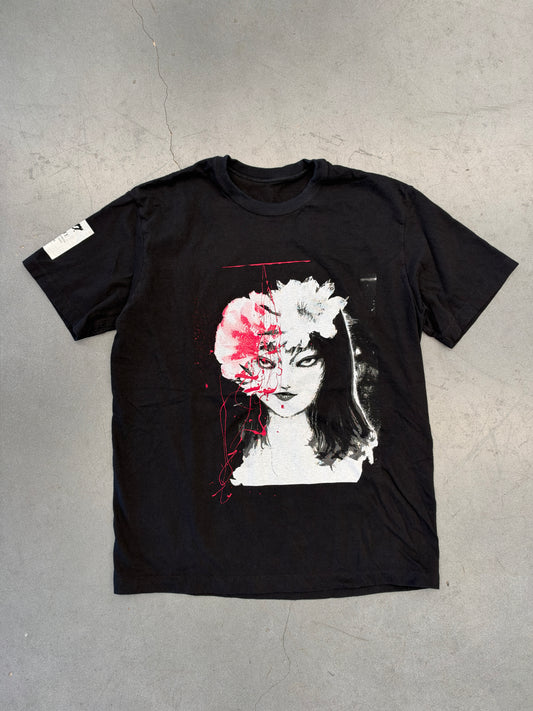 YOHJI YAMAMOTO S'YTE X JUNJI ITO TOMIE FLORAL PORTRAIT TEE