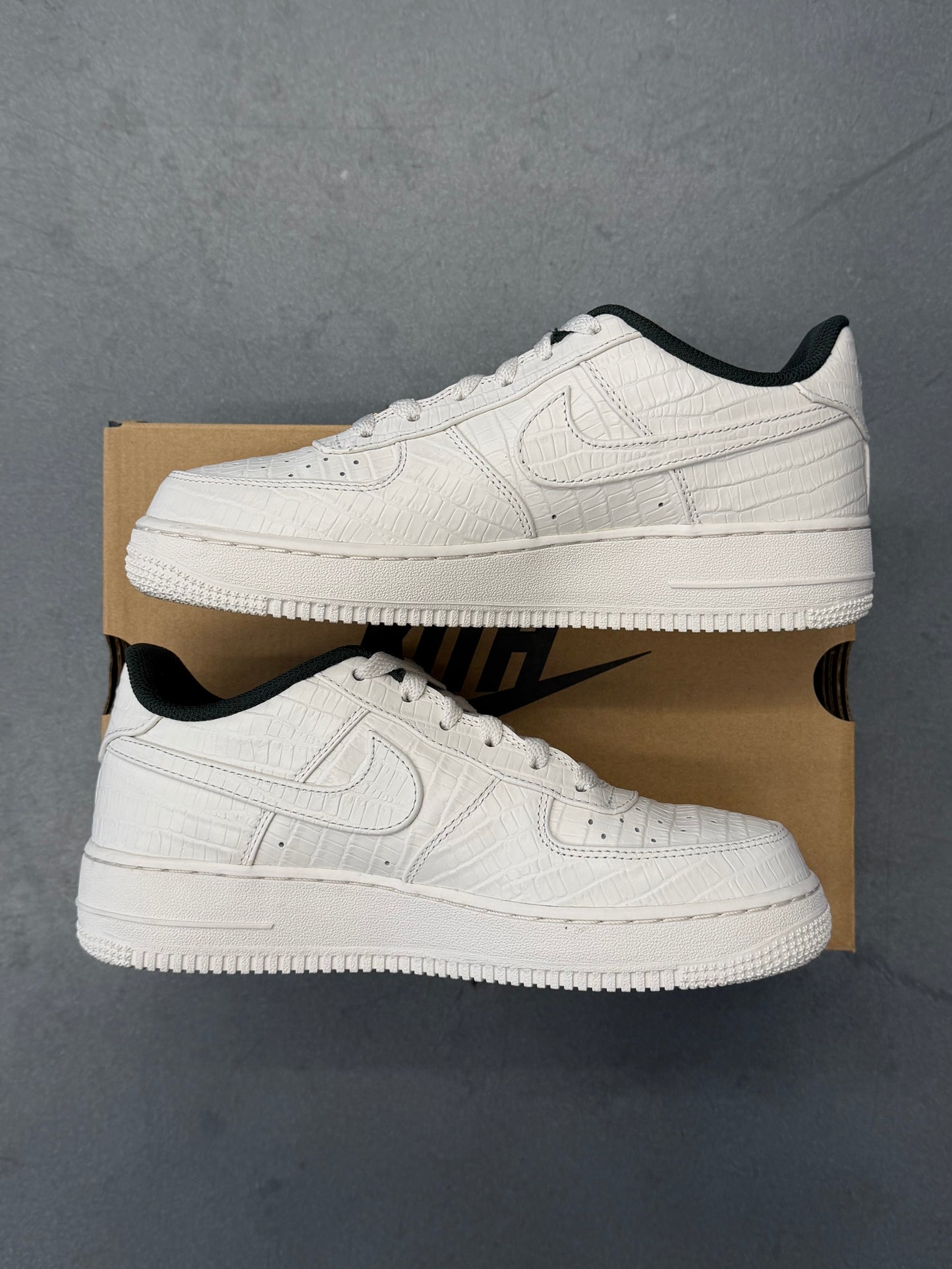 2025 SIZE 7Y NIKE AIR FORCE 1 LOW KITH PANTHOM (PRE-OWNED WITH BOX)