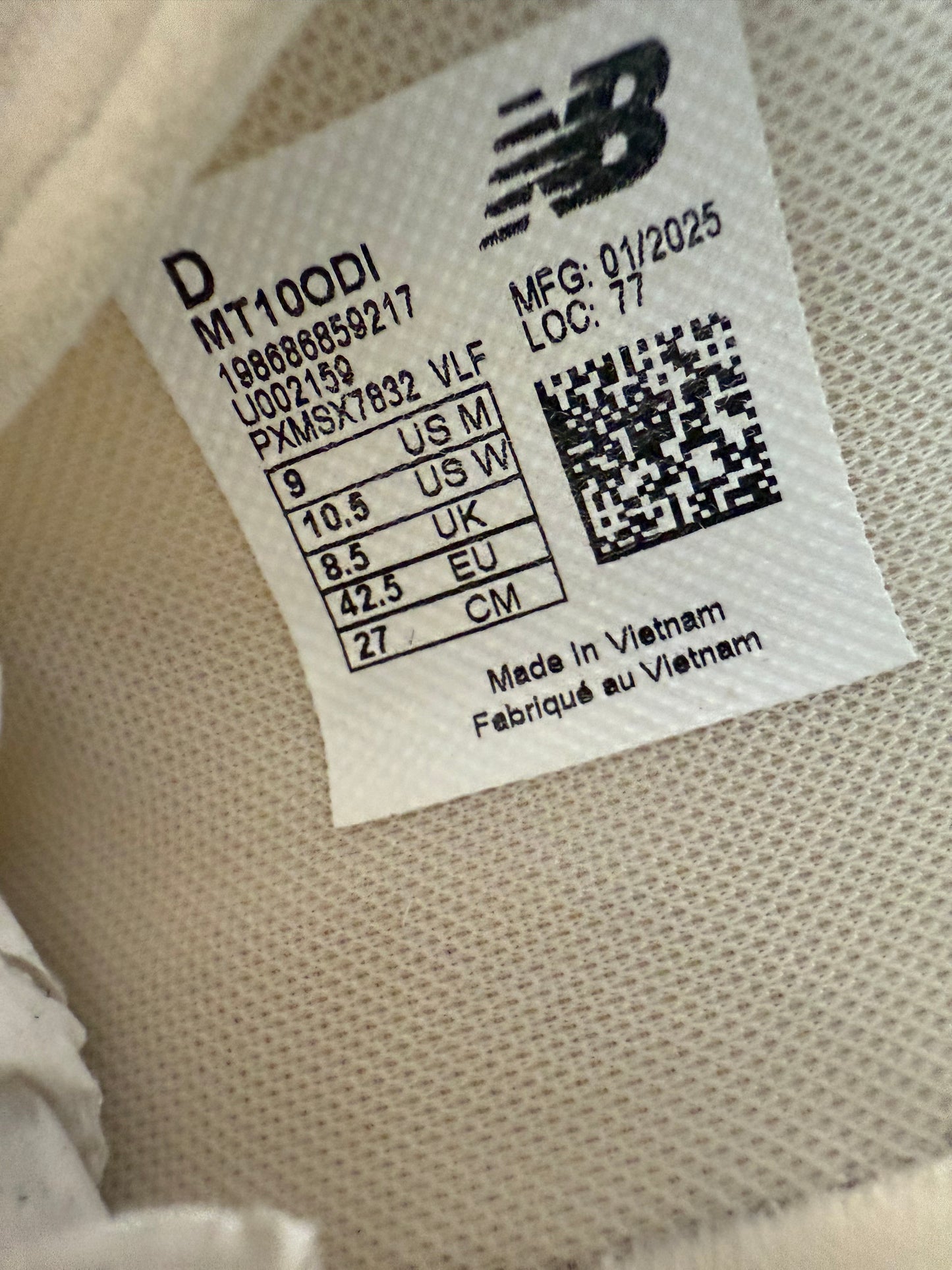 2025 SIZE 9 NEW BALANCE MT10 DISTRICT VISION CLOUD DANCER - WHITE (NEW WITH BOX)