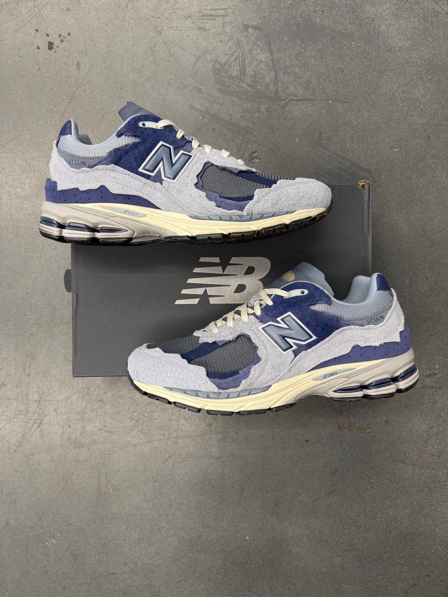 2022 SIZE 13 NEW BALANCE 2002R PROTECTION PACK LIGHT ARTIC GREY PURPLE (PRE-OWNED WITH BOX)