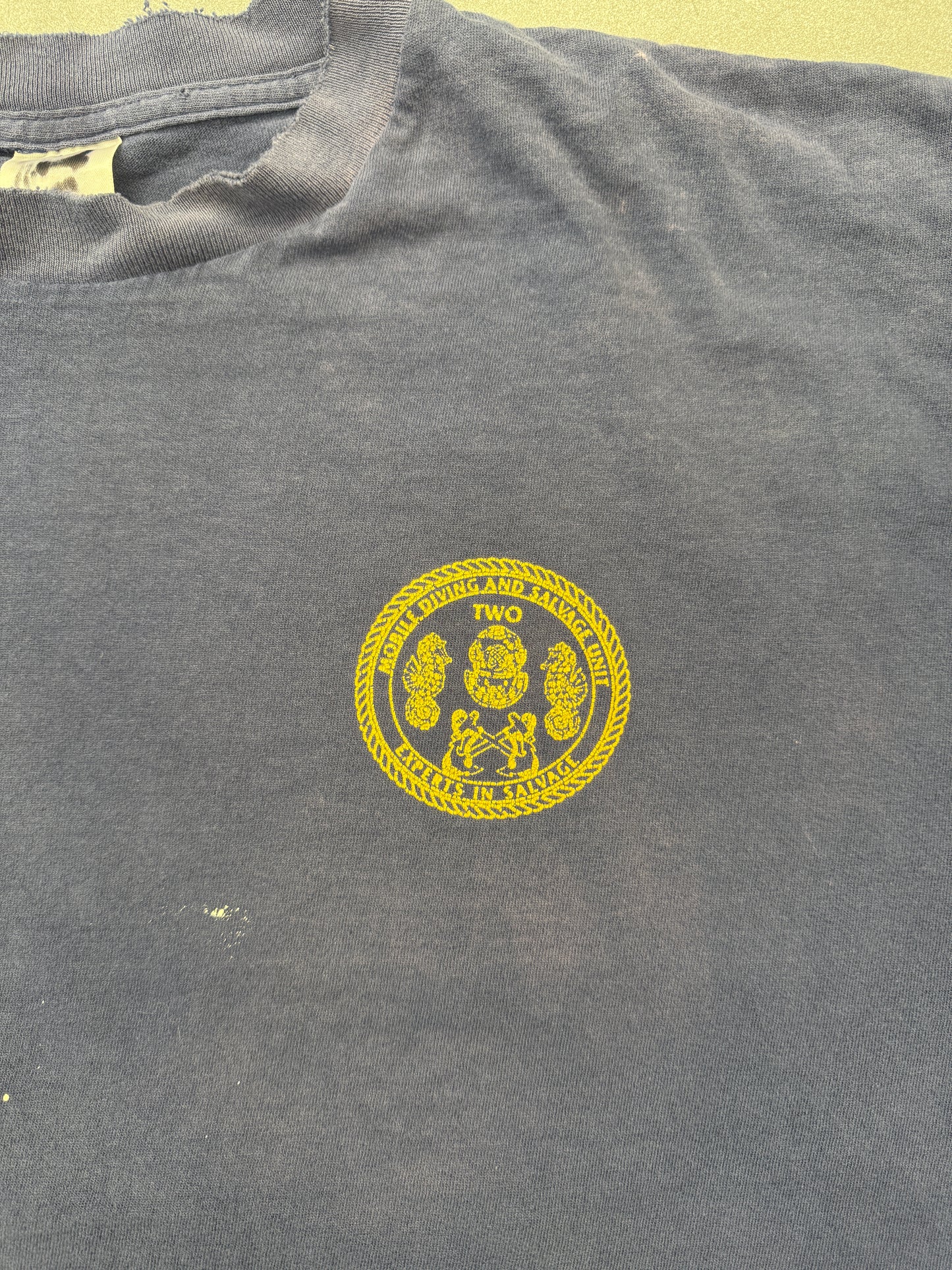 Y2K U.S. NAVY MOBILE DIVING AND SALVAGE UNIT DISTRESSED TEE (FADED TAG)
