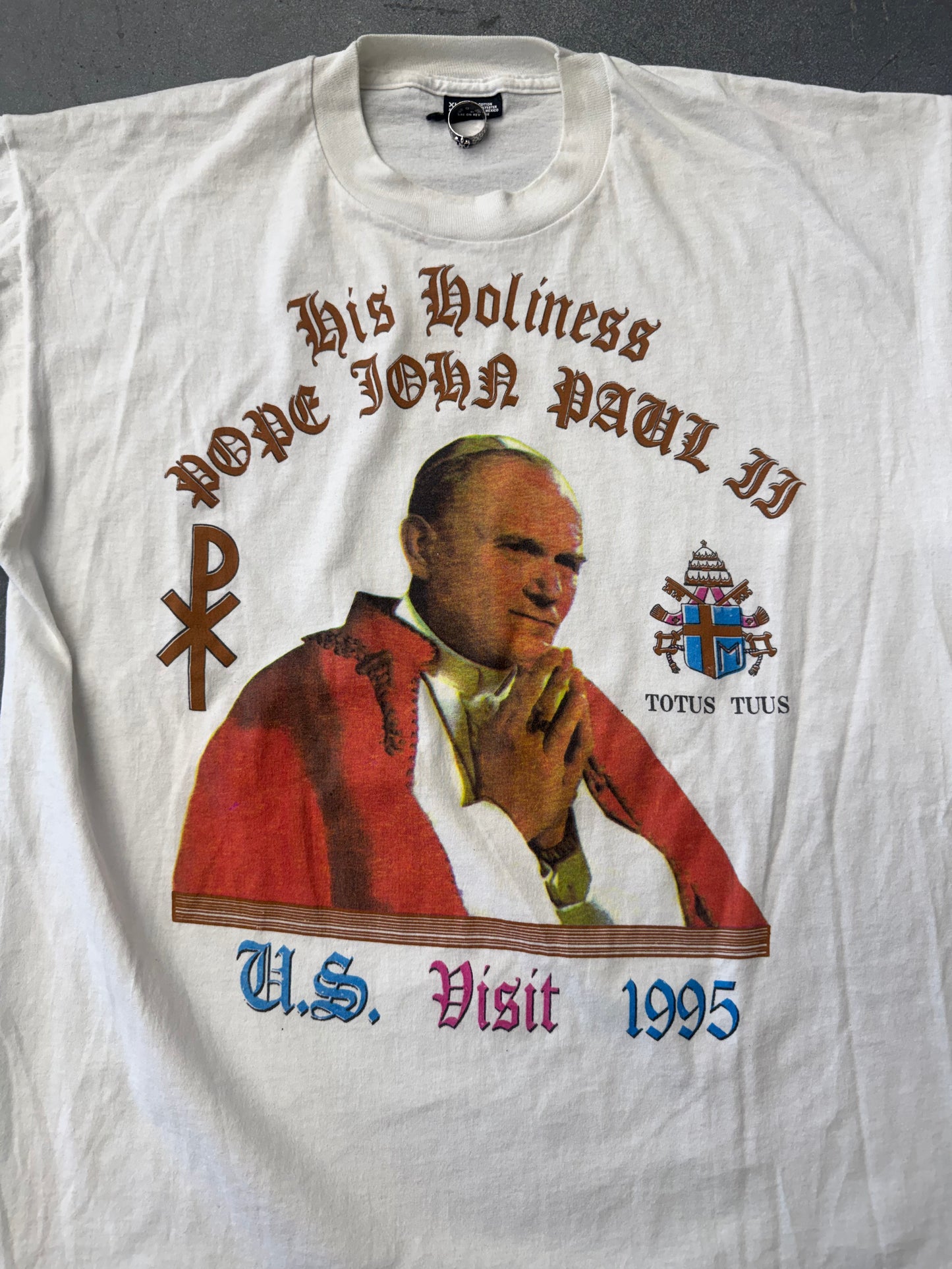 1995 HIS HOLINESS POPE JOHN PAUL II OLD ENGLISH SPELLOUT TEE (CUT FOTL BEST TAG)