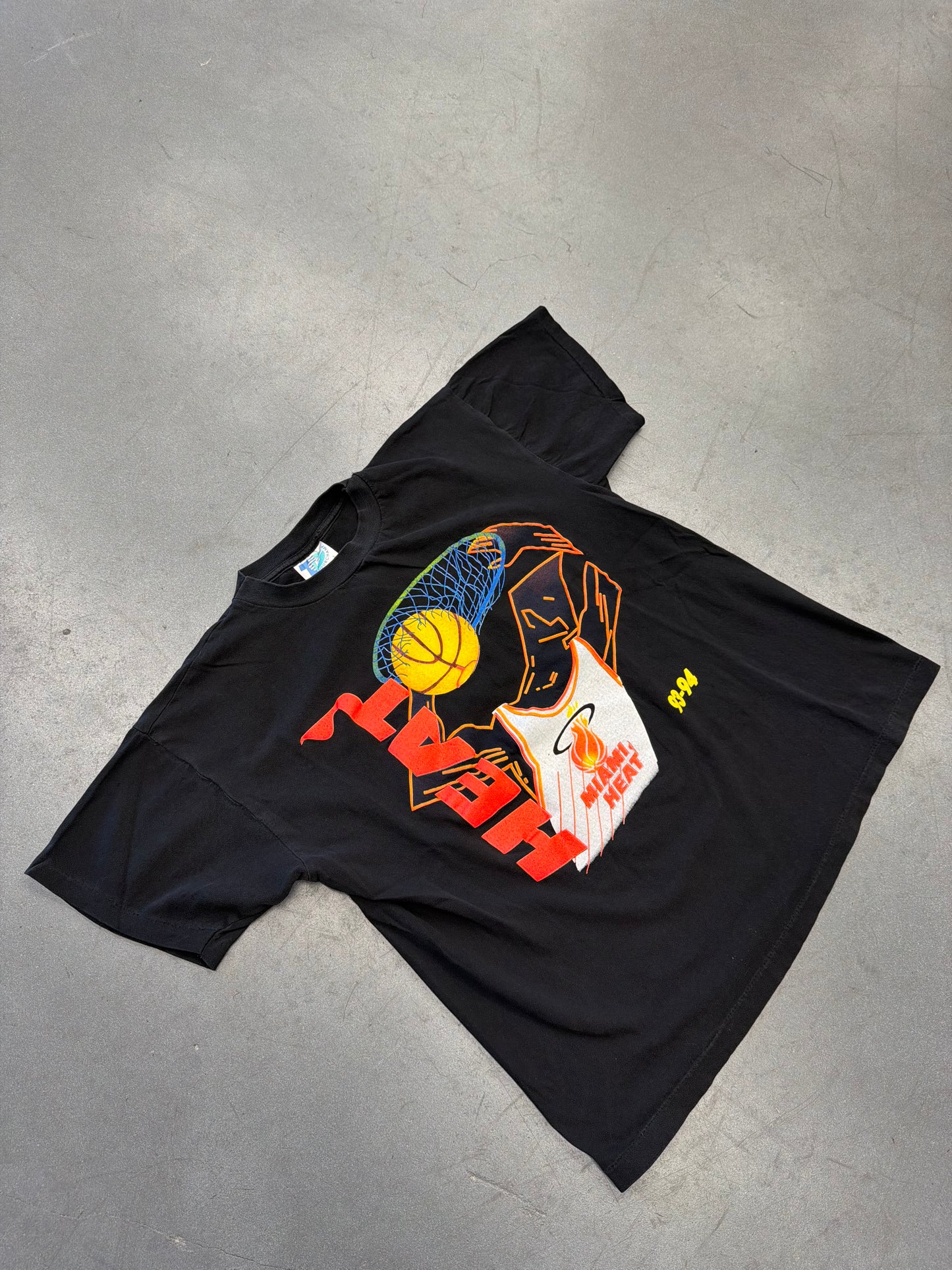 93-94 MIAMI HEAT SIGHT & SOUND OF THE MIAMI HEAT TEE (TOURCHAMP TAG)