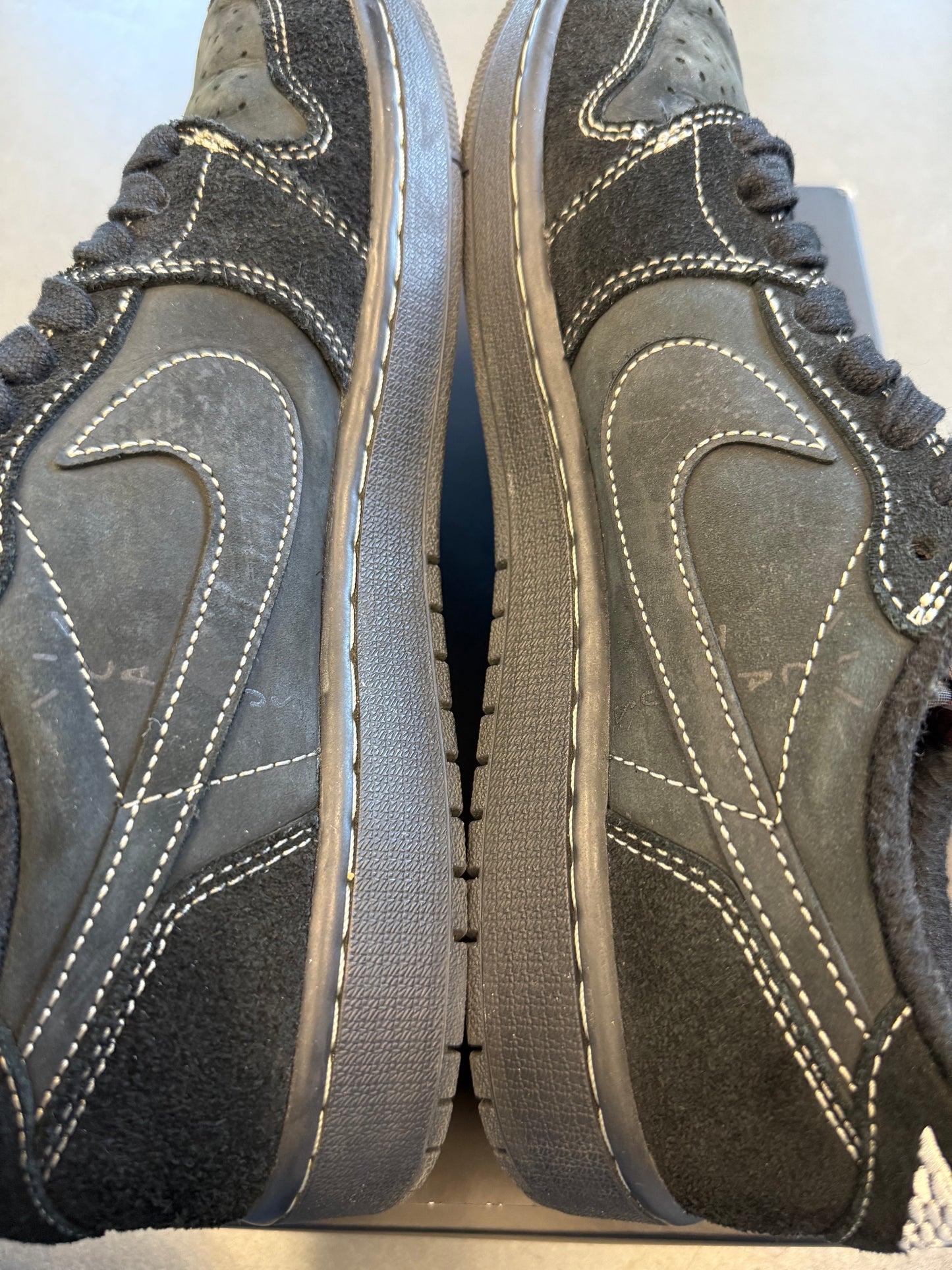 2022 SIZE 9.5 TRAVIS SCOTT X AIR JORDAN 1 RETRO LOW OG SP 'BLACK PHANTOM" (PRE-OWNED WITH BOX)