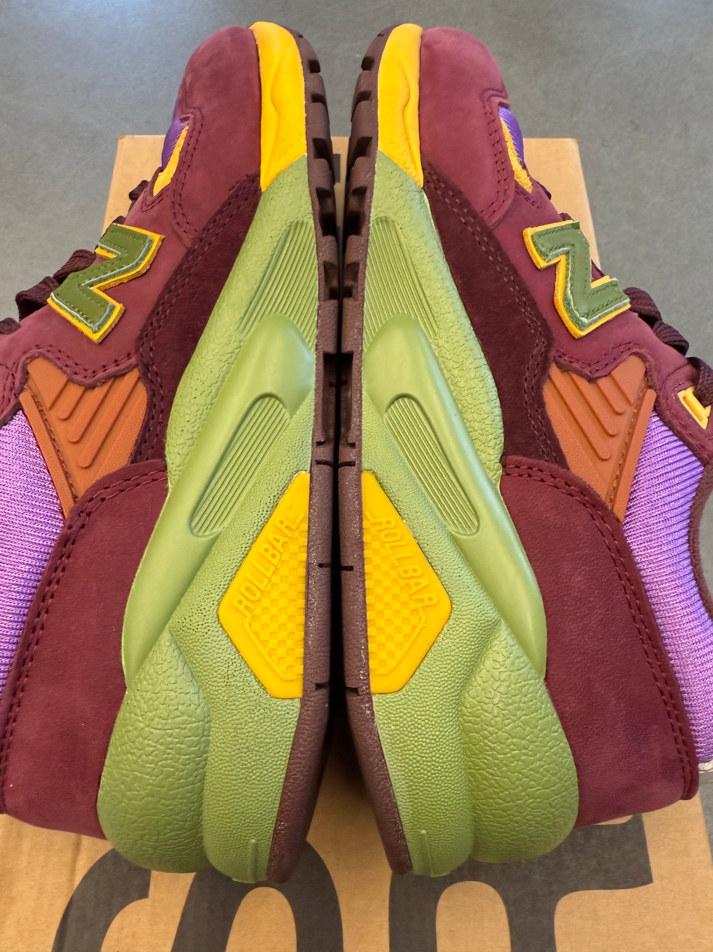 2022 SIZE 5 NEW BALANCE 580 STRAY RATS MAROON PURPLE (PRE-OWNED WITH BOX)