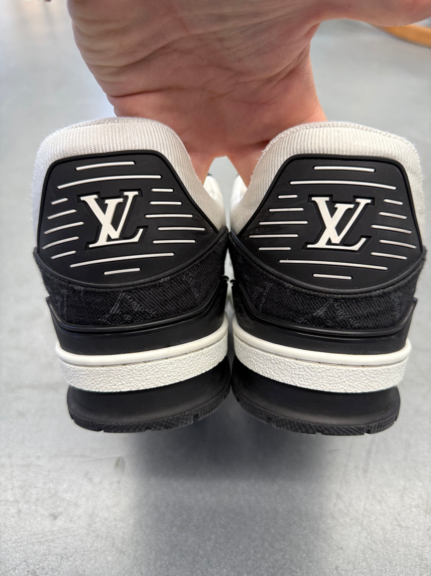 US 10 LV 8.5 LOUIS VUITTON LV TRAINER BLACK MONOGRAM DENIM