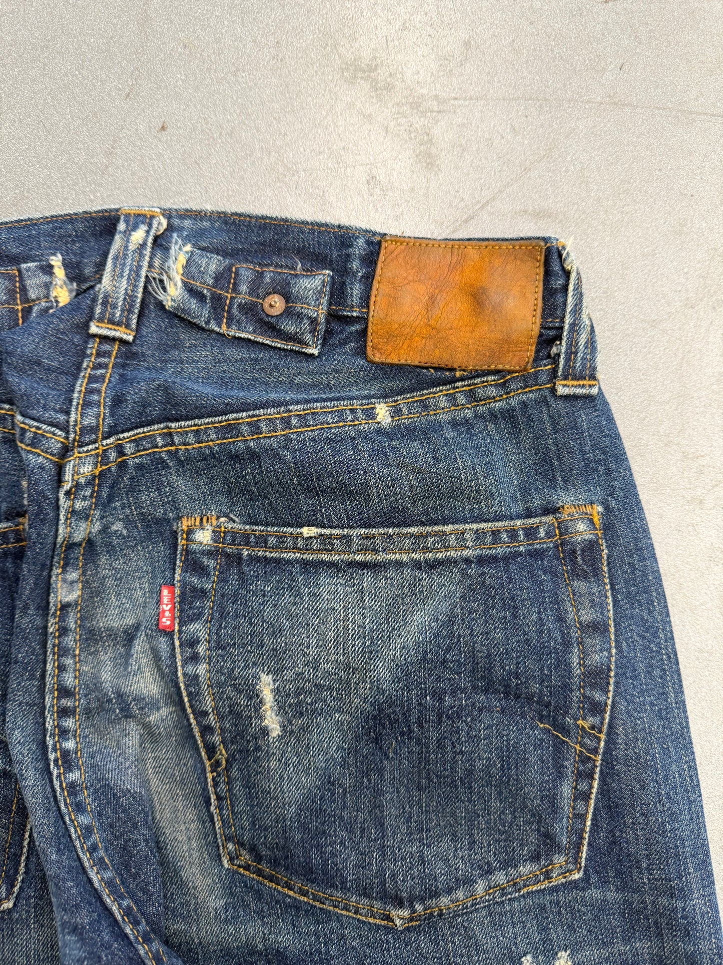 VINTAGE LEVI'S 1937 501 JEAN MADE IN U.S.A. SELVEDGE DENIM (W30 X L34)