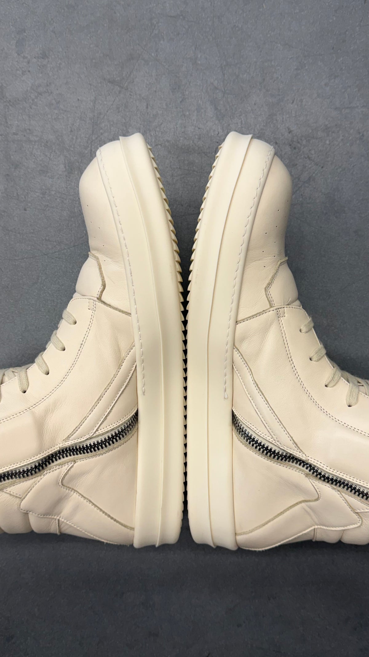 RICK OWENS CHALK WHITE GEOBASKETS
