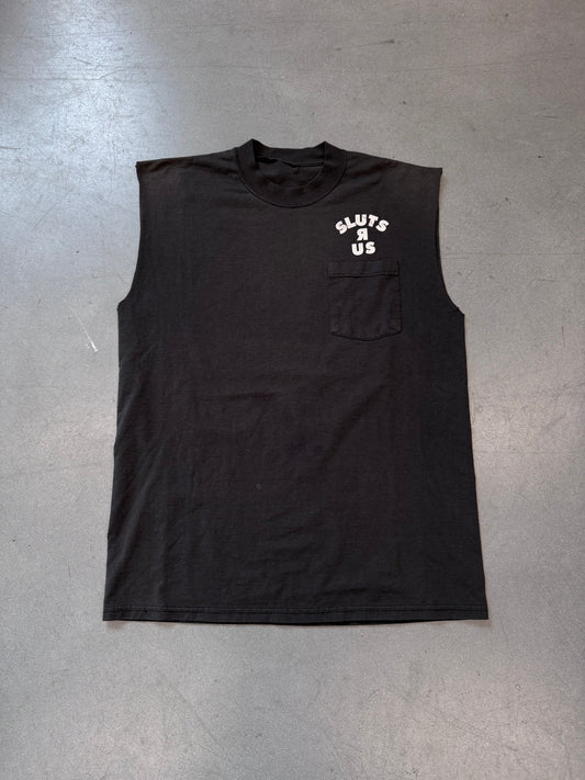 90'S SLUTS R US CUT-OFF POCKET TEE (PULLED TAG)