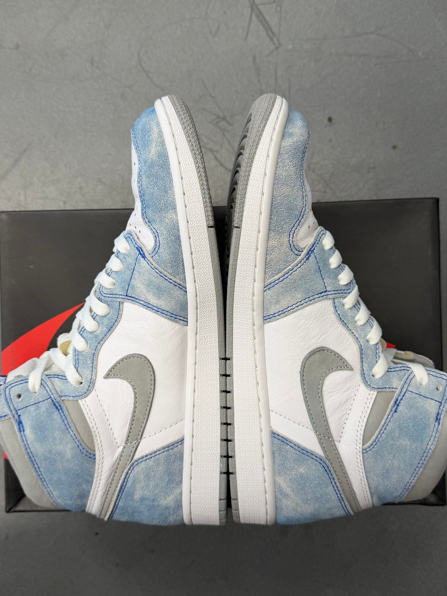 2021 AIR JORDAN 1 RETRO HIGH OG - HYPER ROYAL / SMOKE GREY (W/BOX)