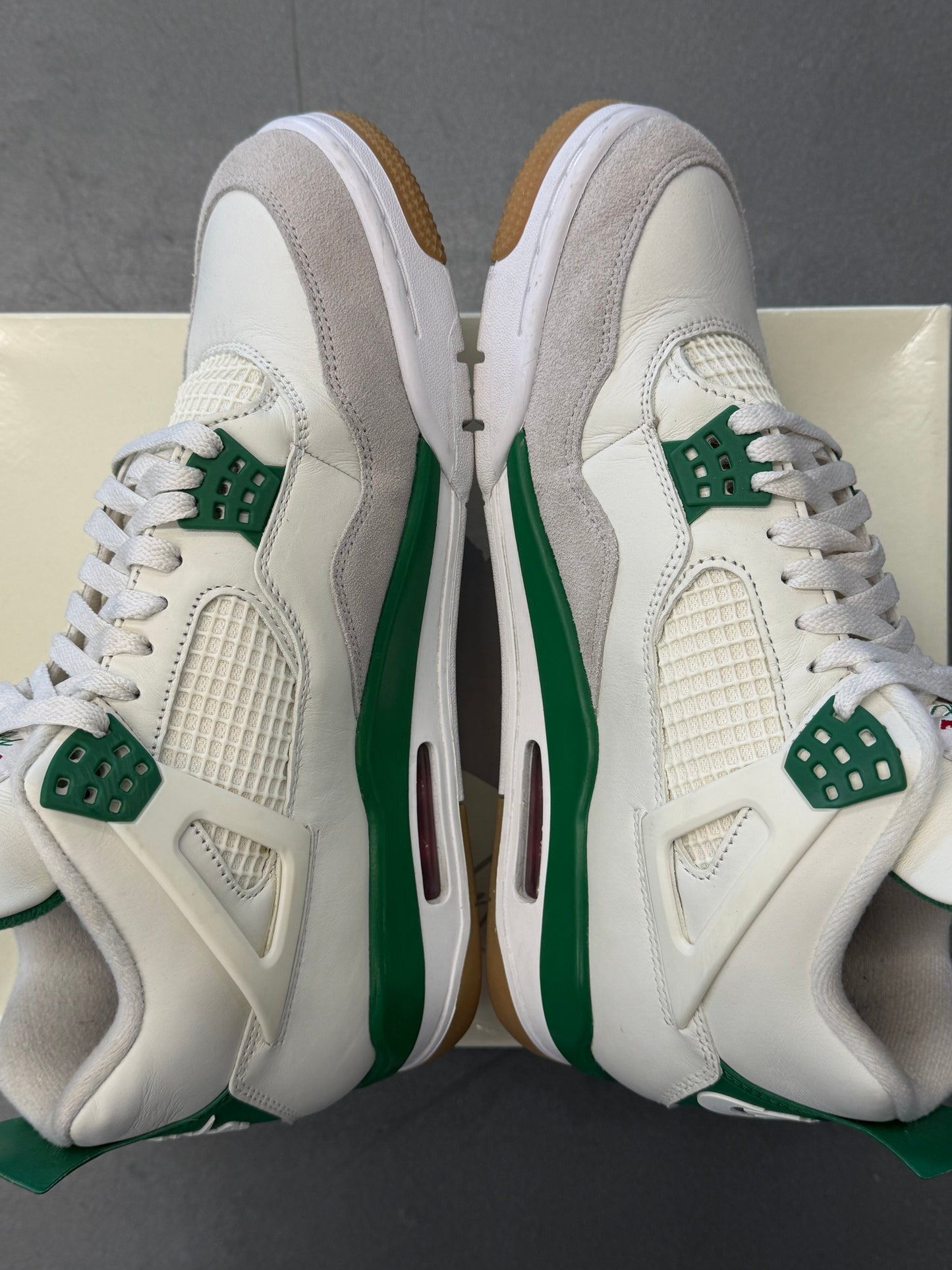 2023 AIR JORDAN 4 SB - PINE GREEN (W/BOX)