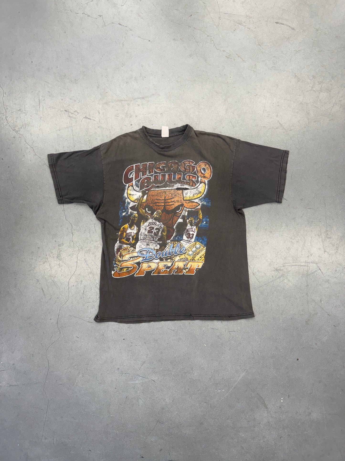 90'S CHICAGO BULLS DOUBLE 3 PEAT RAP TEE (FADED OUT TAG)