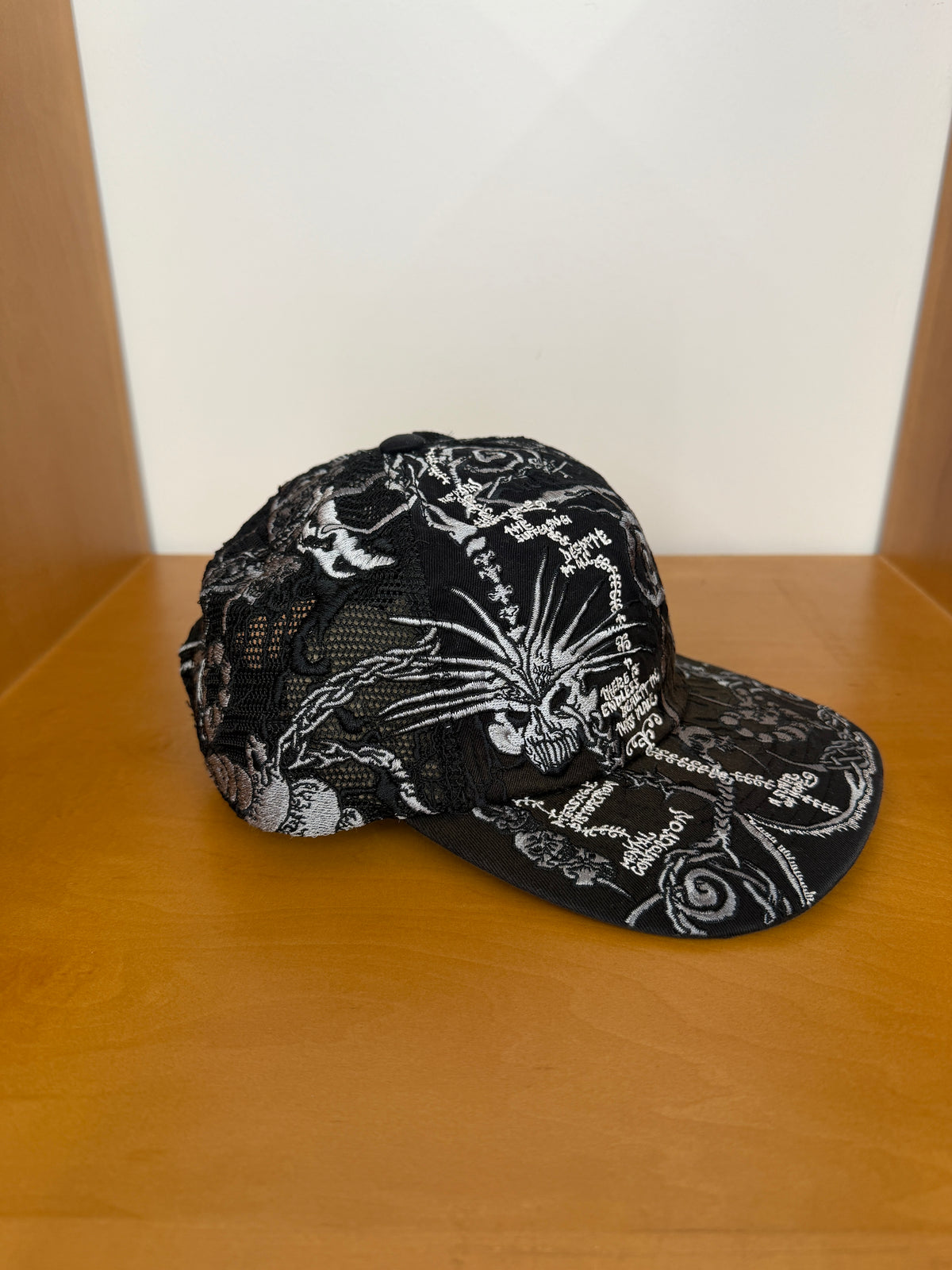 SS26 SUPREME WESTERN EMBROIDERED MESH BACK HAT - BLACK