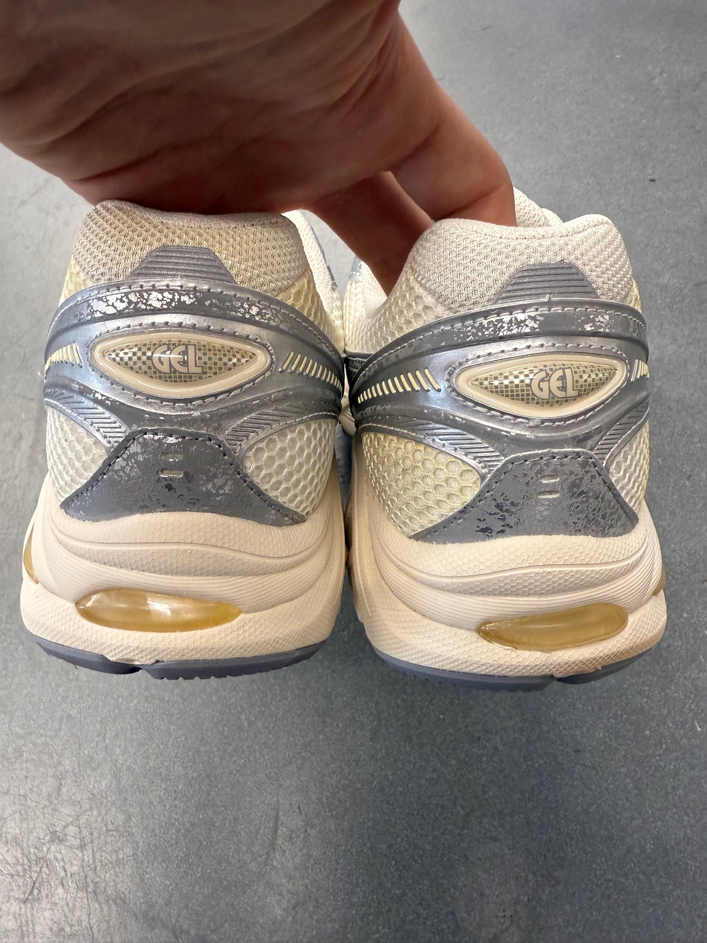 SIZE 10 ASICS GT-2160 CREAM SHEET ROCK (PRE-OWNED WITHOUT BOX)