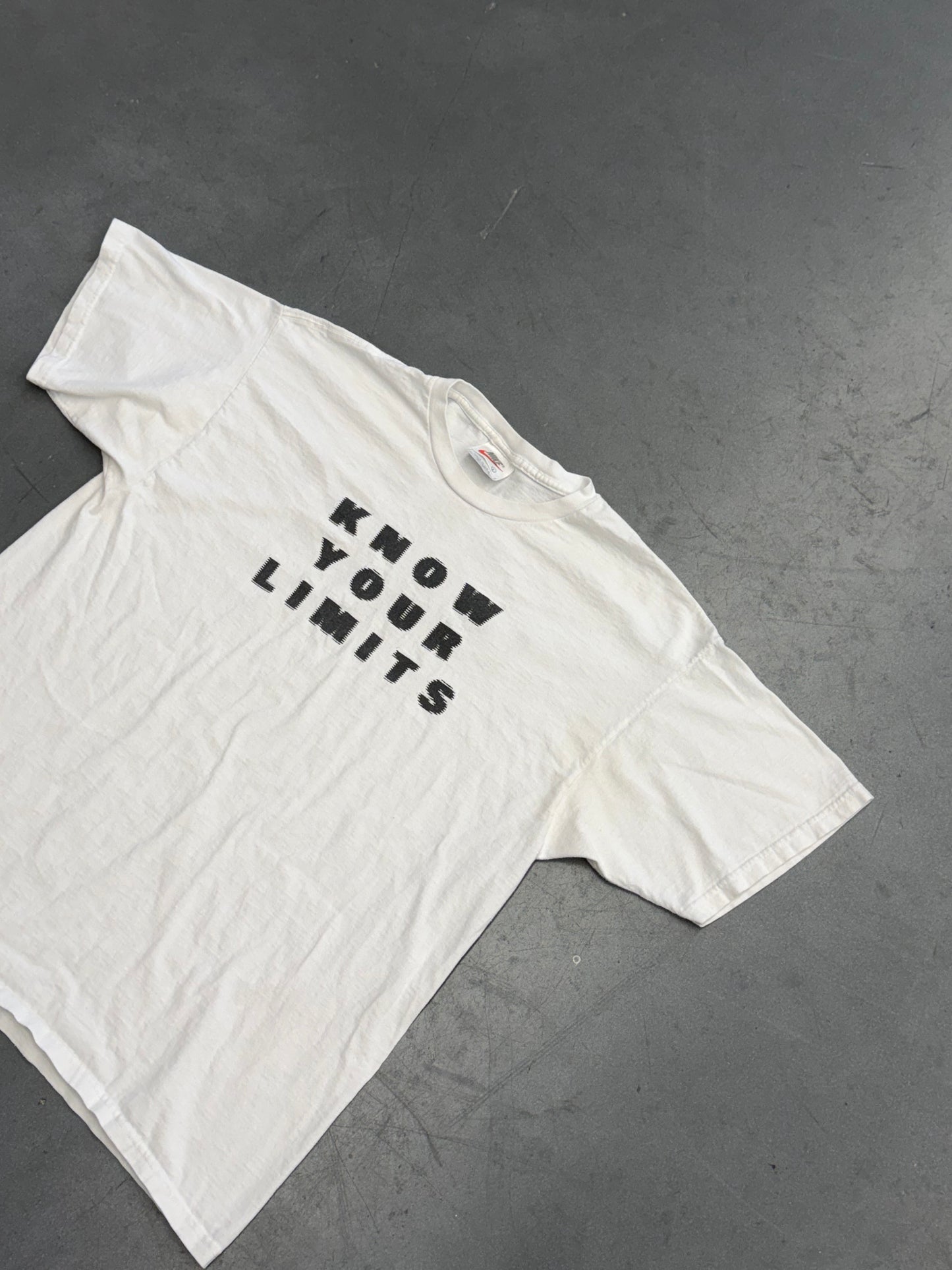 90S NIKE KNOW YOUR LIMITS TEE (WHITE/RED TAG)