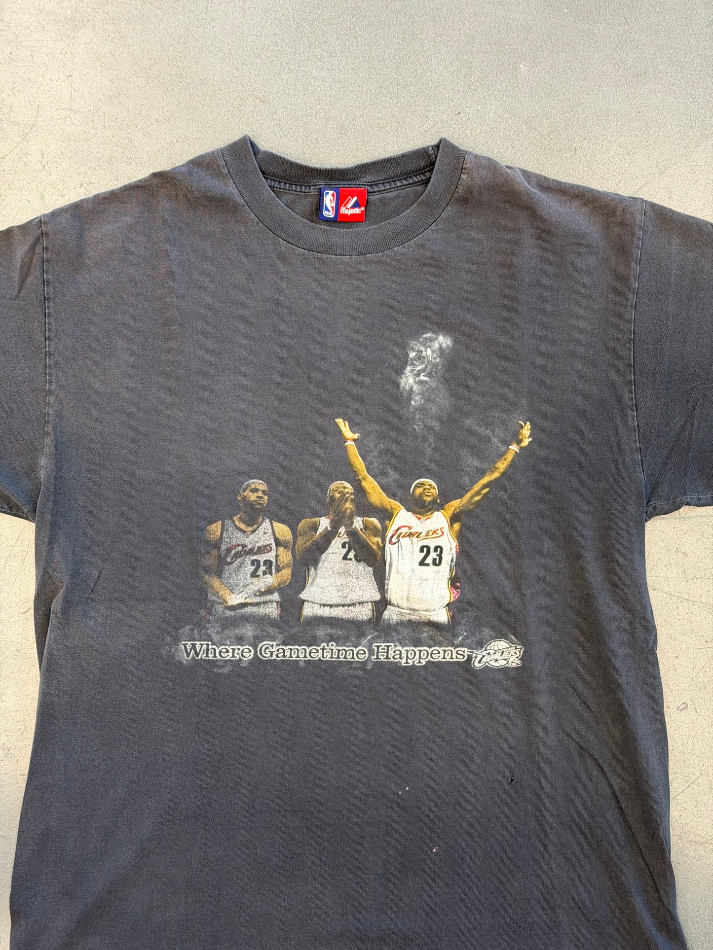Y2K LEBRON JAMES WHERE GAMETIME HAPPENS CLEVELAND CAVALIERS TEE (MAJESTIC NBA TAG)