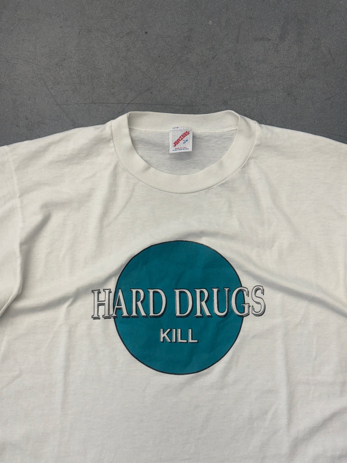 90S HARD DRUGS KILL HARD ROCK PARODY TEE (JERZEES TAG)