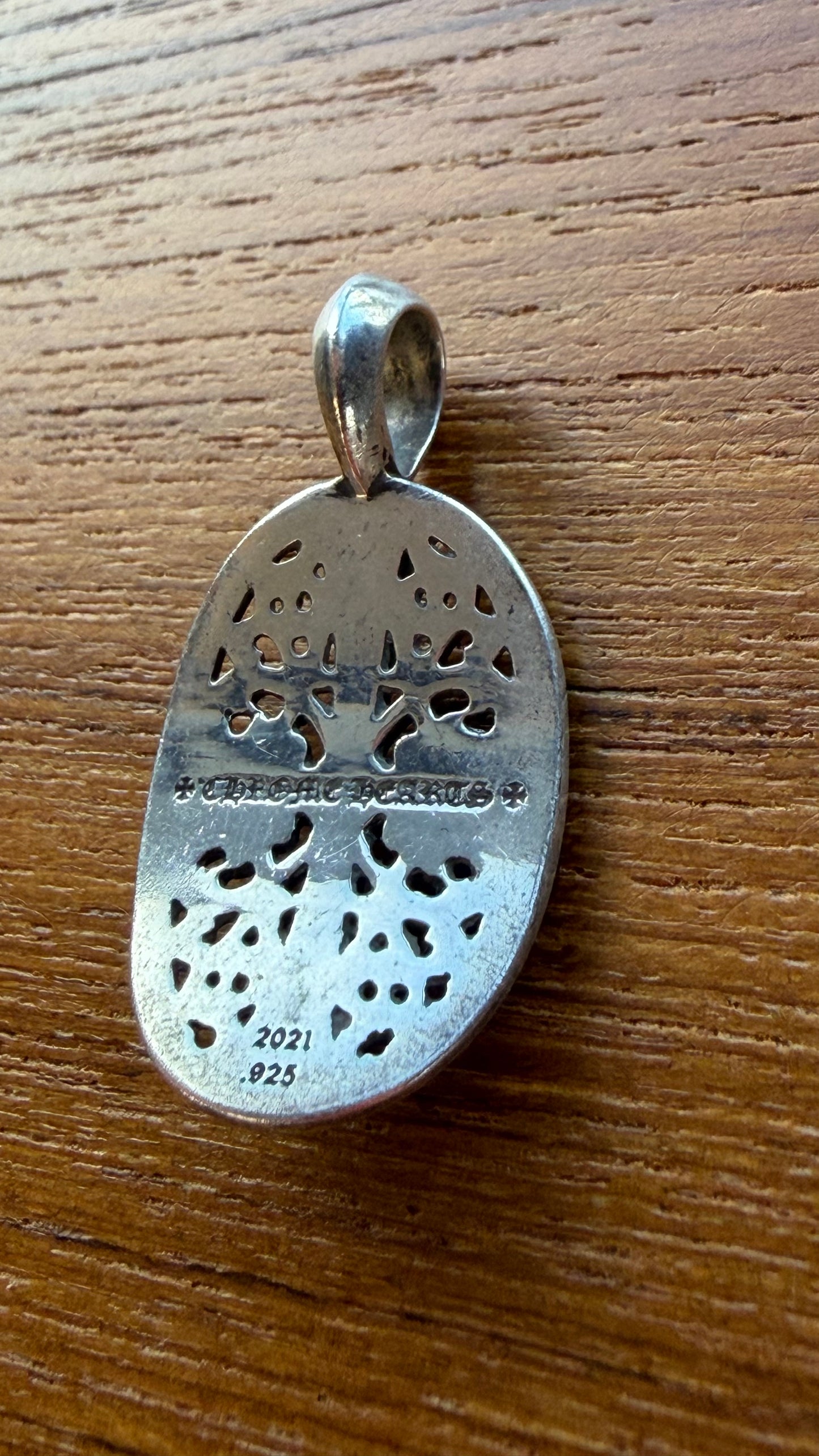CHROME HEARTS OVAL CROSS SILVER PENDANT