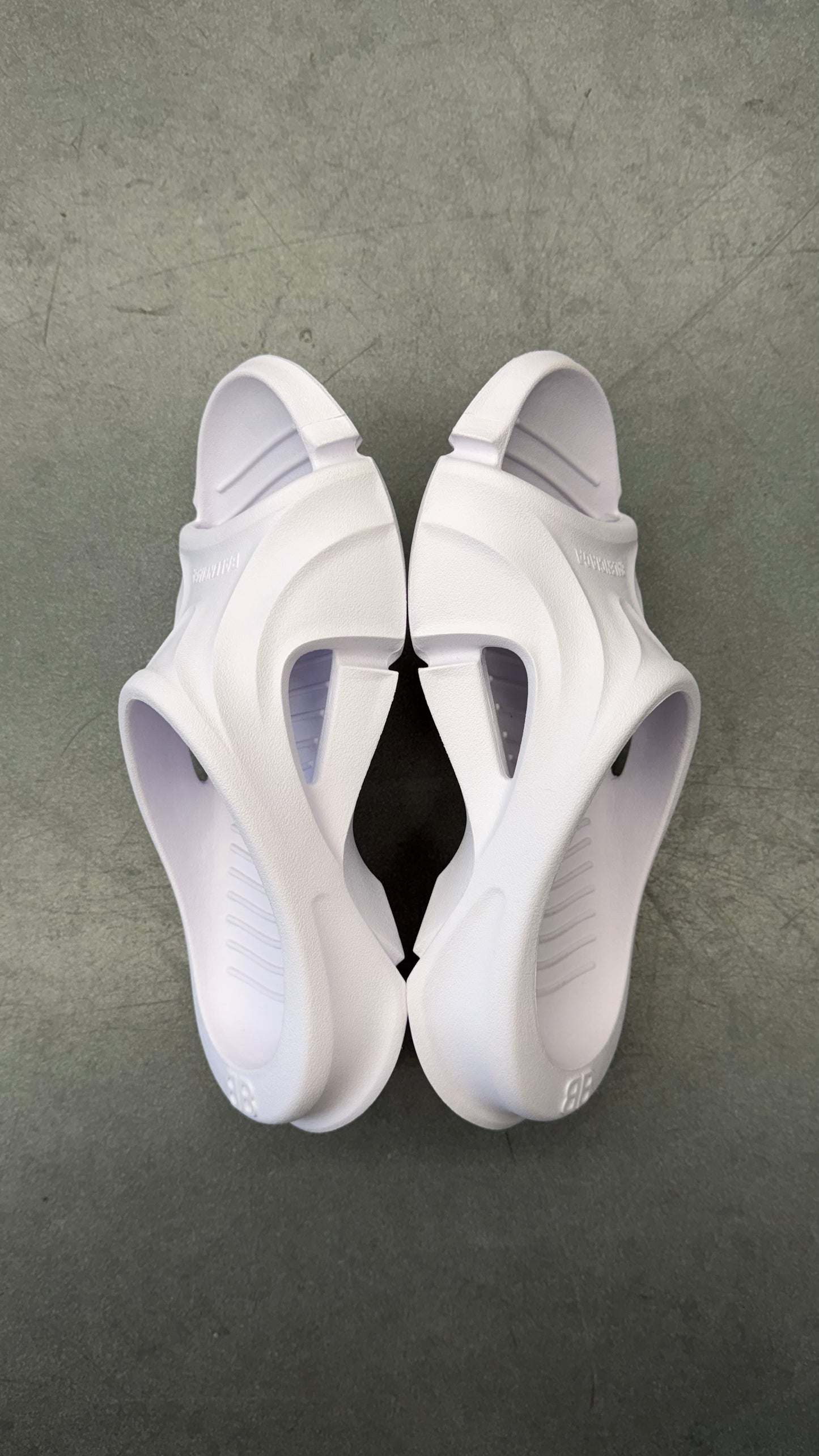 SIZE 39 BALENCIAGA MOLD SLIDE SANDALS WHITE/LIGHT PURPLE (NEW WITH BOX)