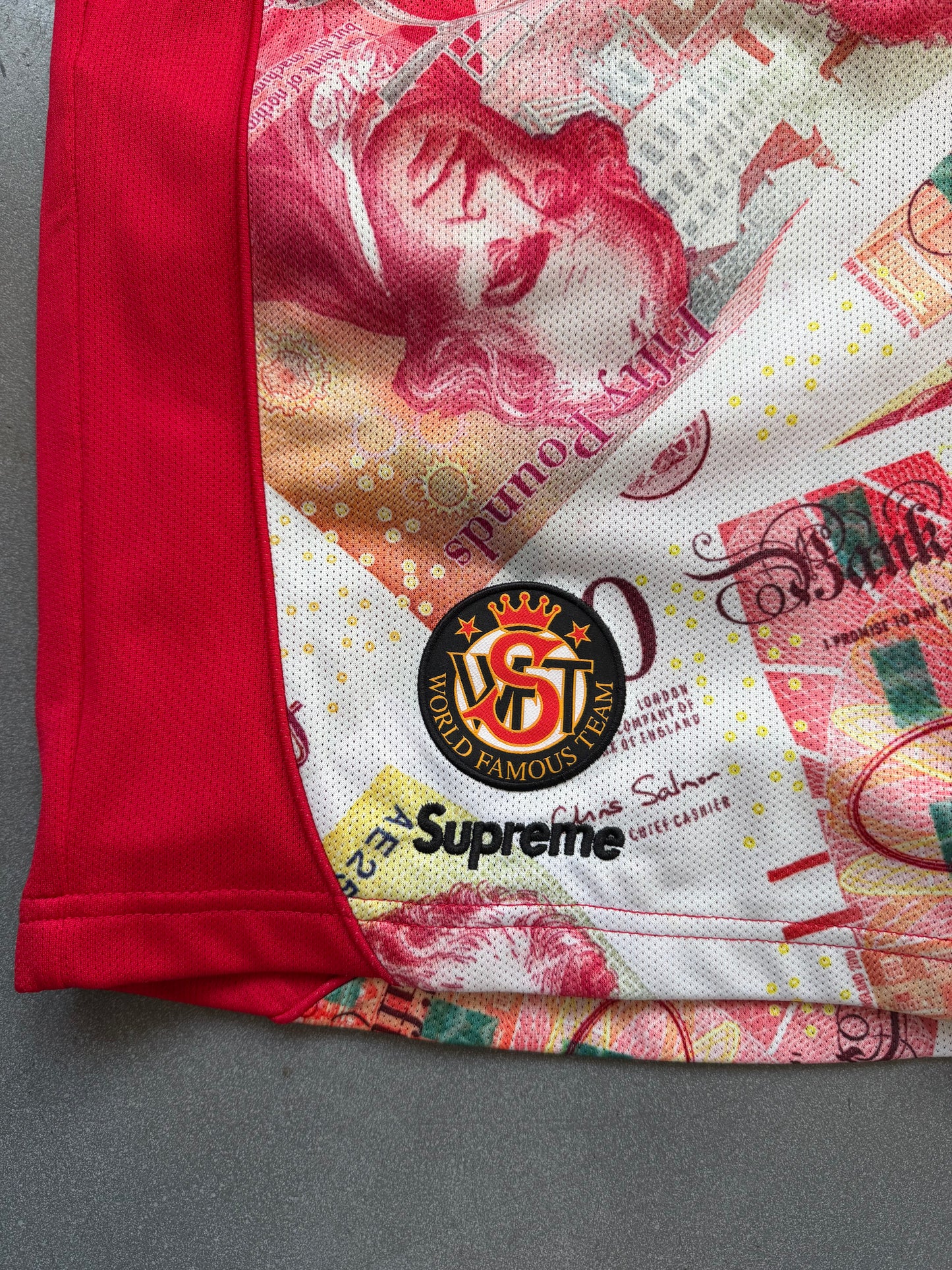 FW25 SUPREME POUNDS SOCCER SHORT - RED