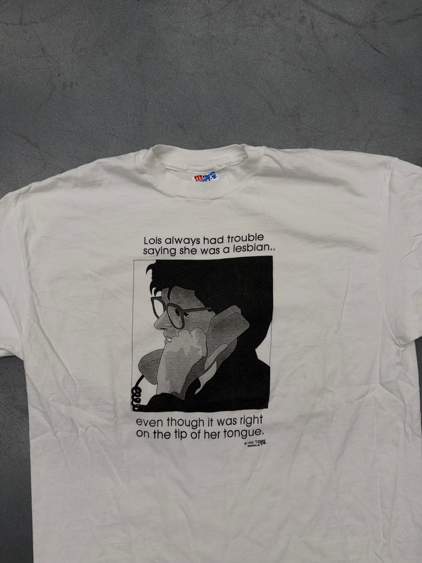 1993 "LOIS ALWAYS HAD TROUBLE SAYING SHE WAS A LESBIAN..." TEE (HANES TAG)