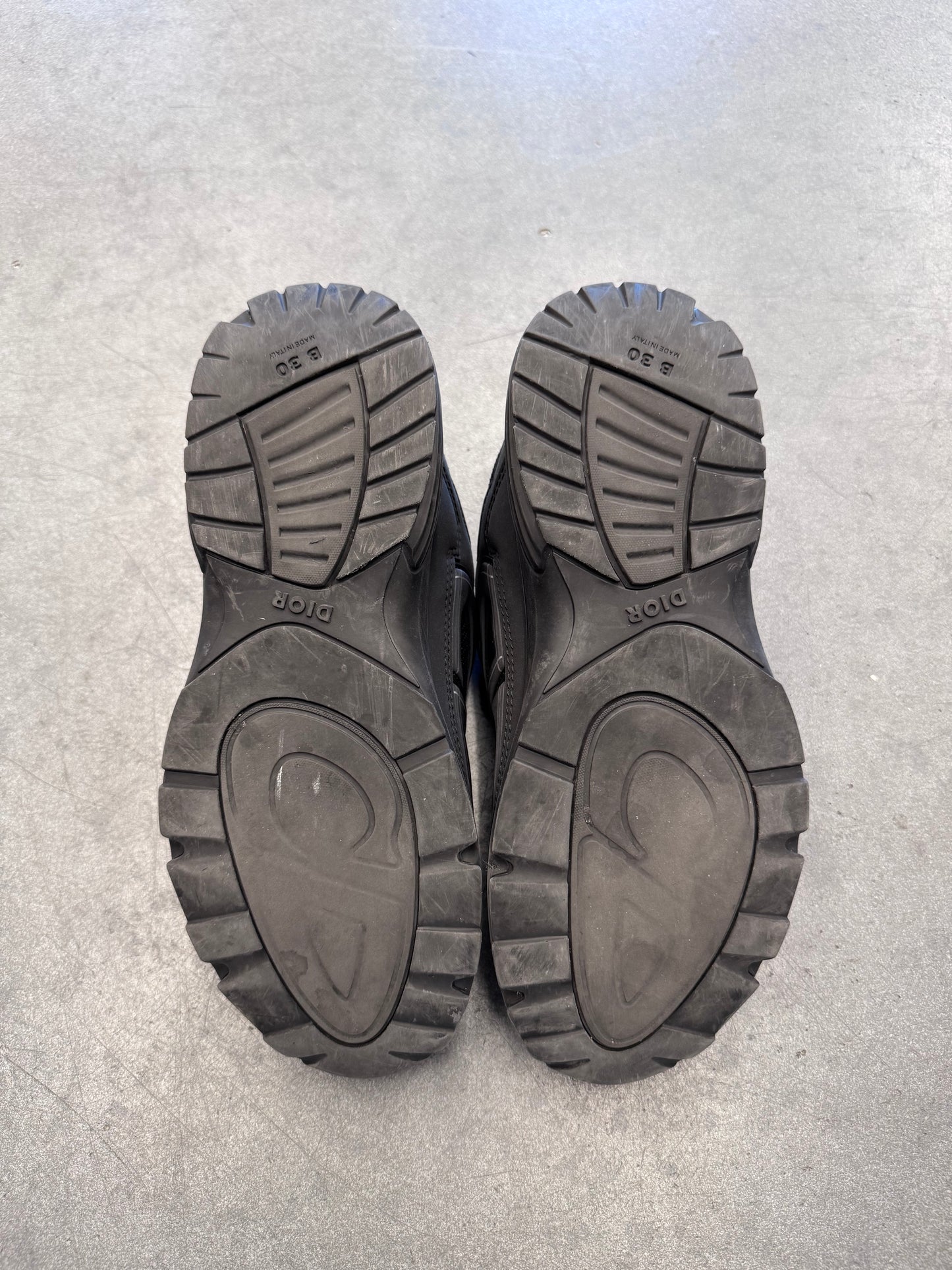 SIZE 41 DIOR B30 TRIPLE BLACK REFLECTIVE SNEAKERS (FITS US 9)