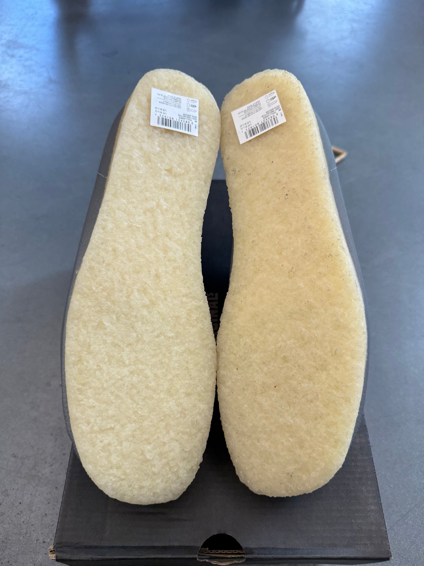 2025 SIZE 9.5 SUPREME CLARK ORIGINALS WALLABEE GREY REFLECTIVE (NEW WITH BOX)