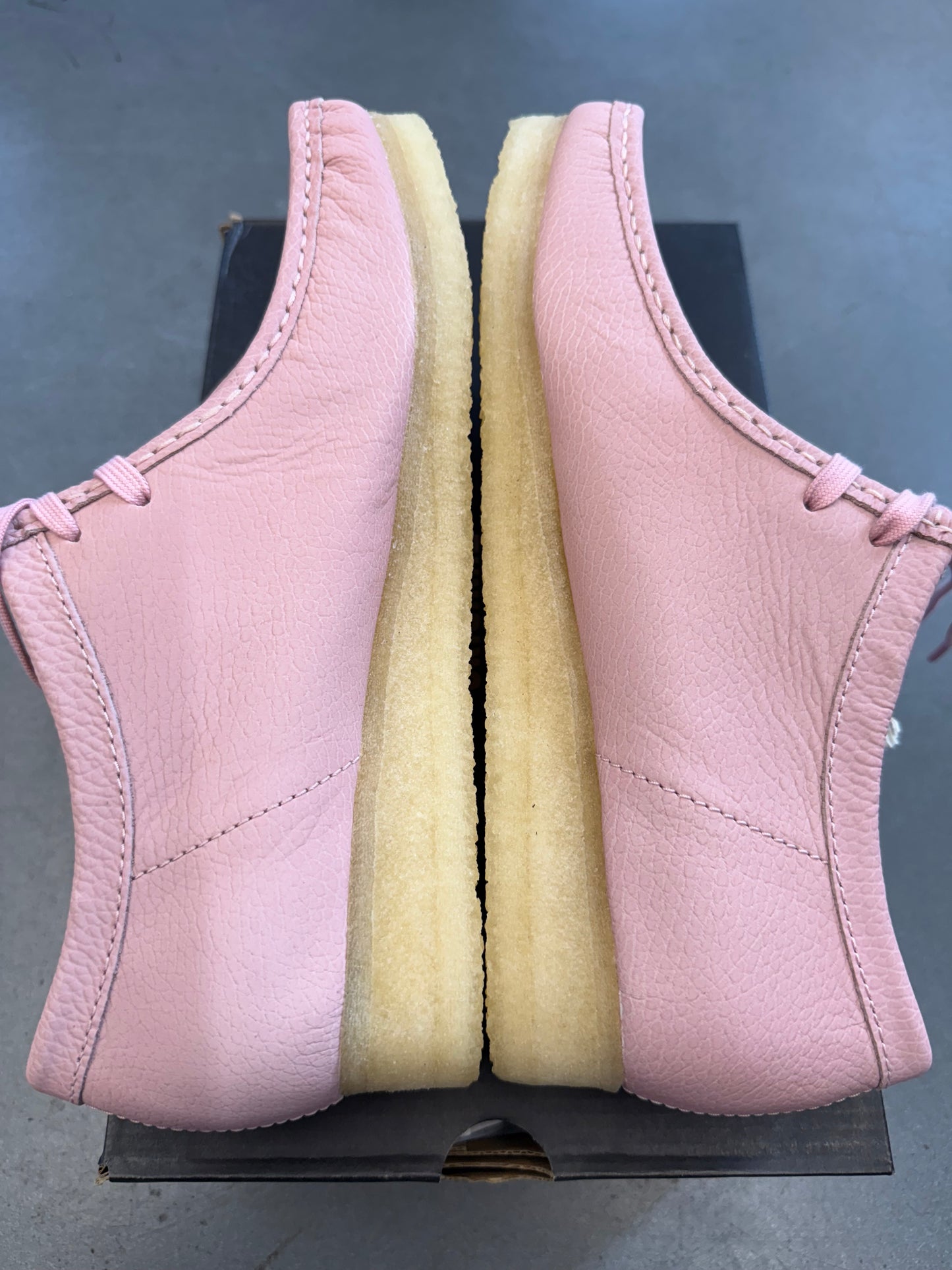 2025 SIZE 9.5 SUPREME CLARK ORIGINALS WALLABEE PINK REFLECTIVE (NEW WITH BOX)