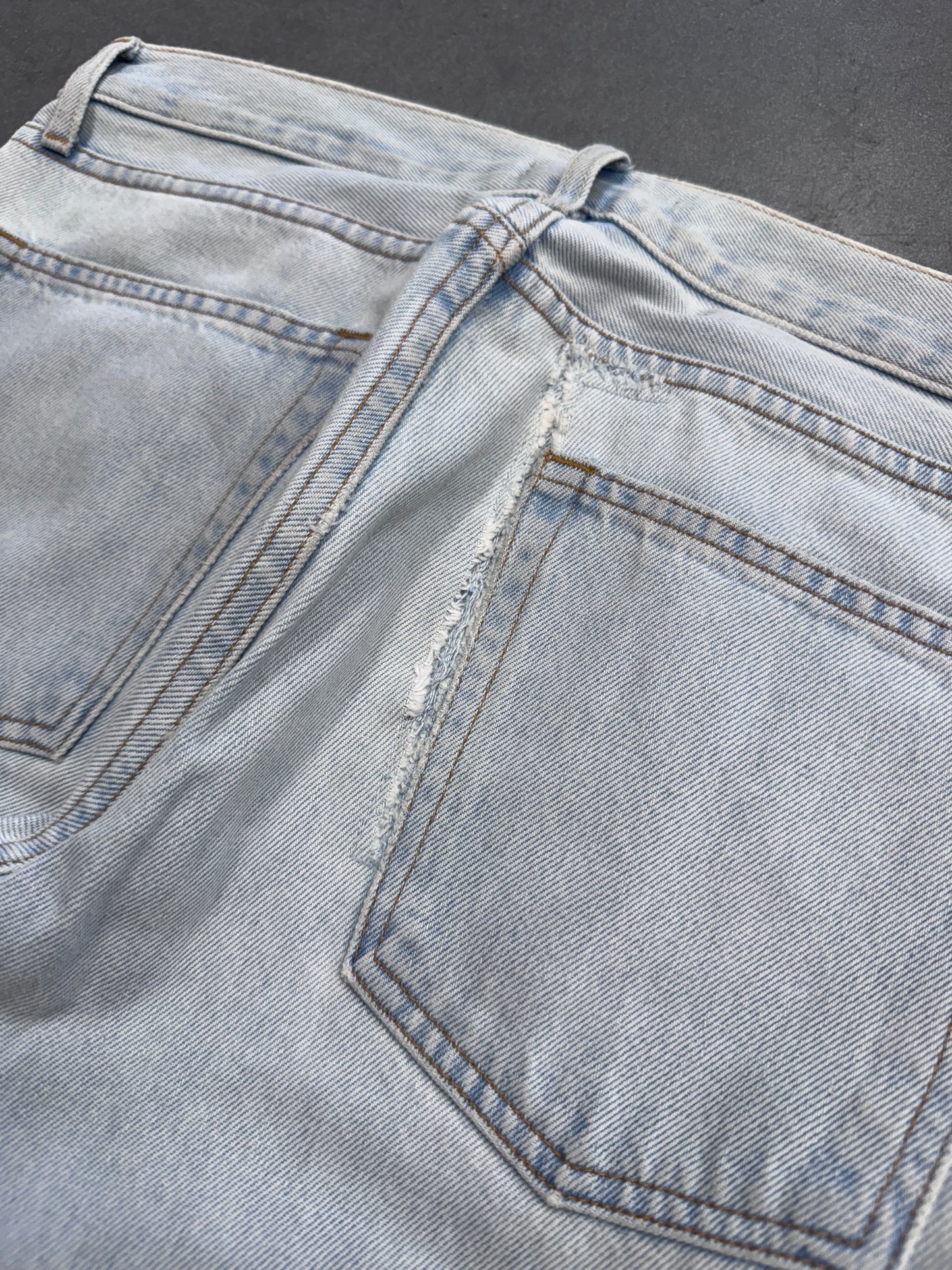 YEEZY SEASON 5 FADED INDIGO JEANS - LIGHT WASH (33)