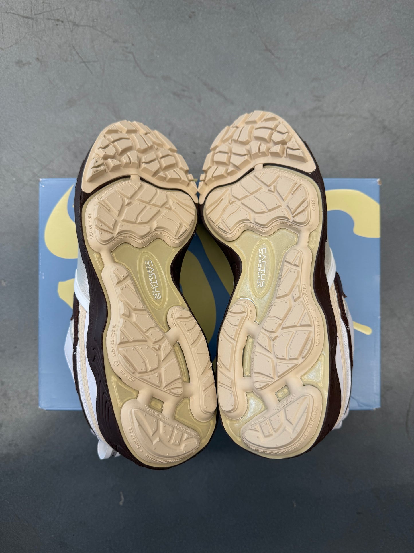 2025 SIZE 8.5 NIKE ZOOM FIELD JAXX TRAVIS SCOTT LIGHT CHOCOLATE (NEW WITH BOX)