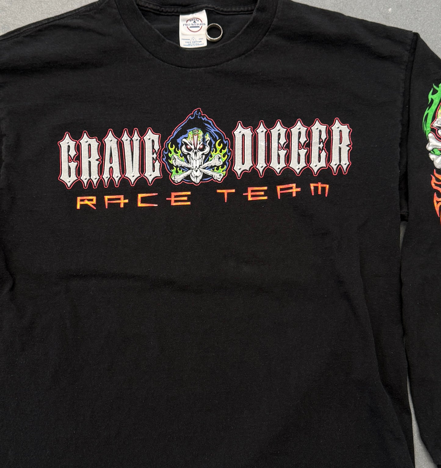 VINTAGE GRAVE DIGGER RACE TEAM SINCE 1981 LS TEE (DELTA PRO WEIGHT TAG)