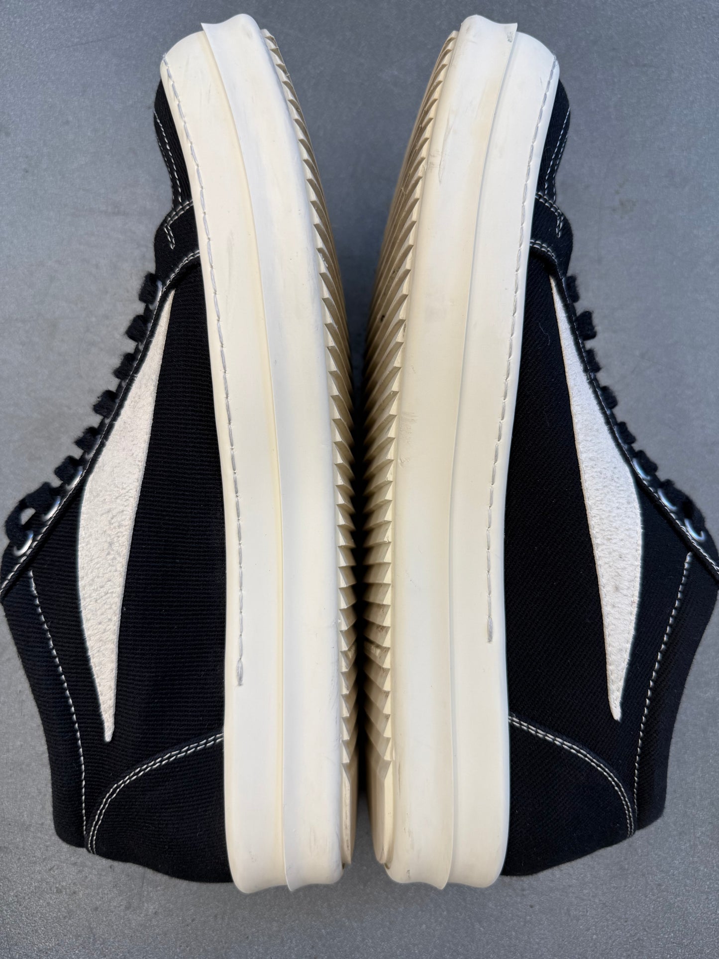 SIZE 41 RICK OWENS DRKSHDW VINTAGE SNEAKS - BLACK CANVAS (PRE-OWNED NO BOX)