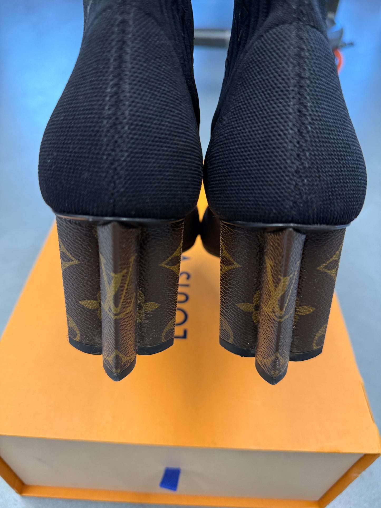 LV SIZE 36.5 (US 6.5) LOUIS VUITTON SILHOUETTE ANKLE BOOTS - BLACK (PRE-OWNED WITH BOX)